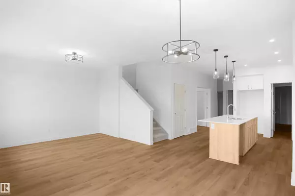 Edmonton, AB T6M 1P8,2544 211 ST NW