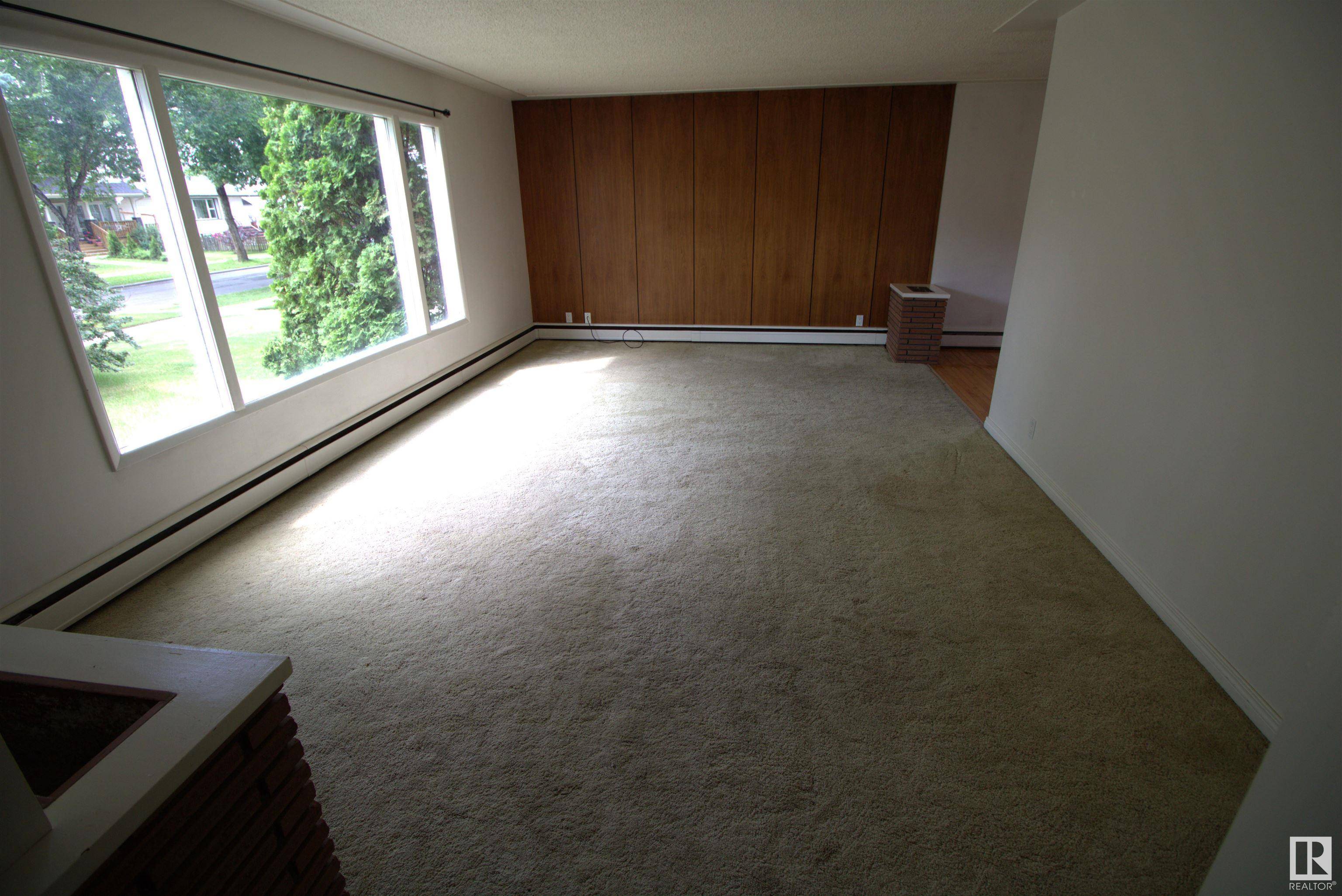 Edmonton, AB T5B 3X1,12411 89 ST NW