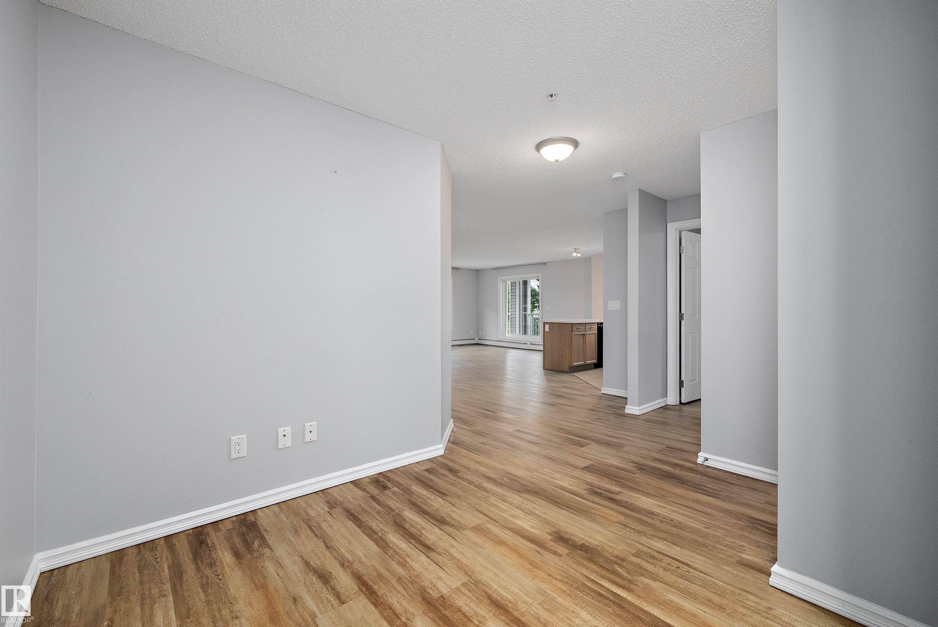 Edmonton, AB T6T 0B9,#201 4407 23 ST NW