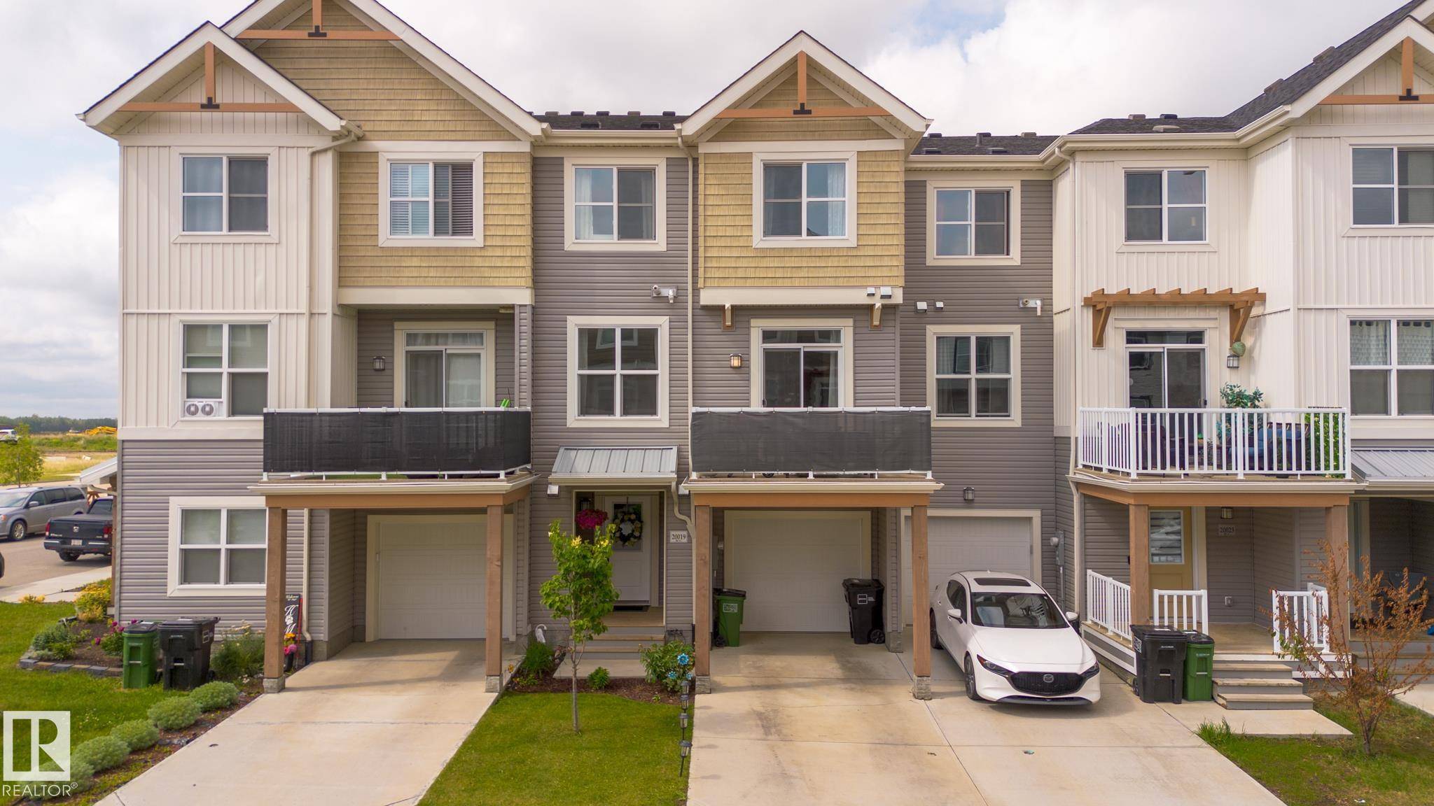 Edmonton, AB T6M 0X8,20019 19 AV NW