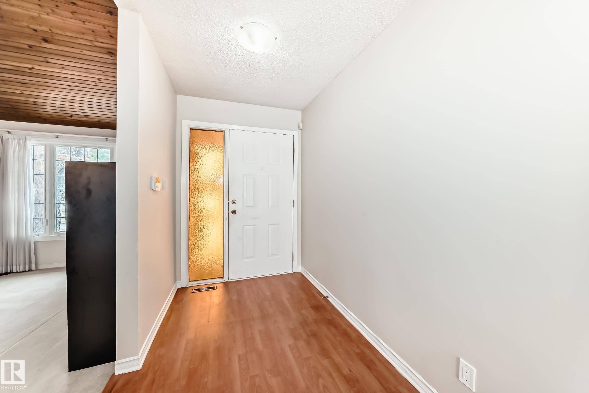 Edmonton, AB T6J 4S1,2509 106A ST NW