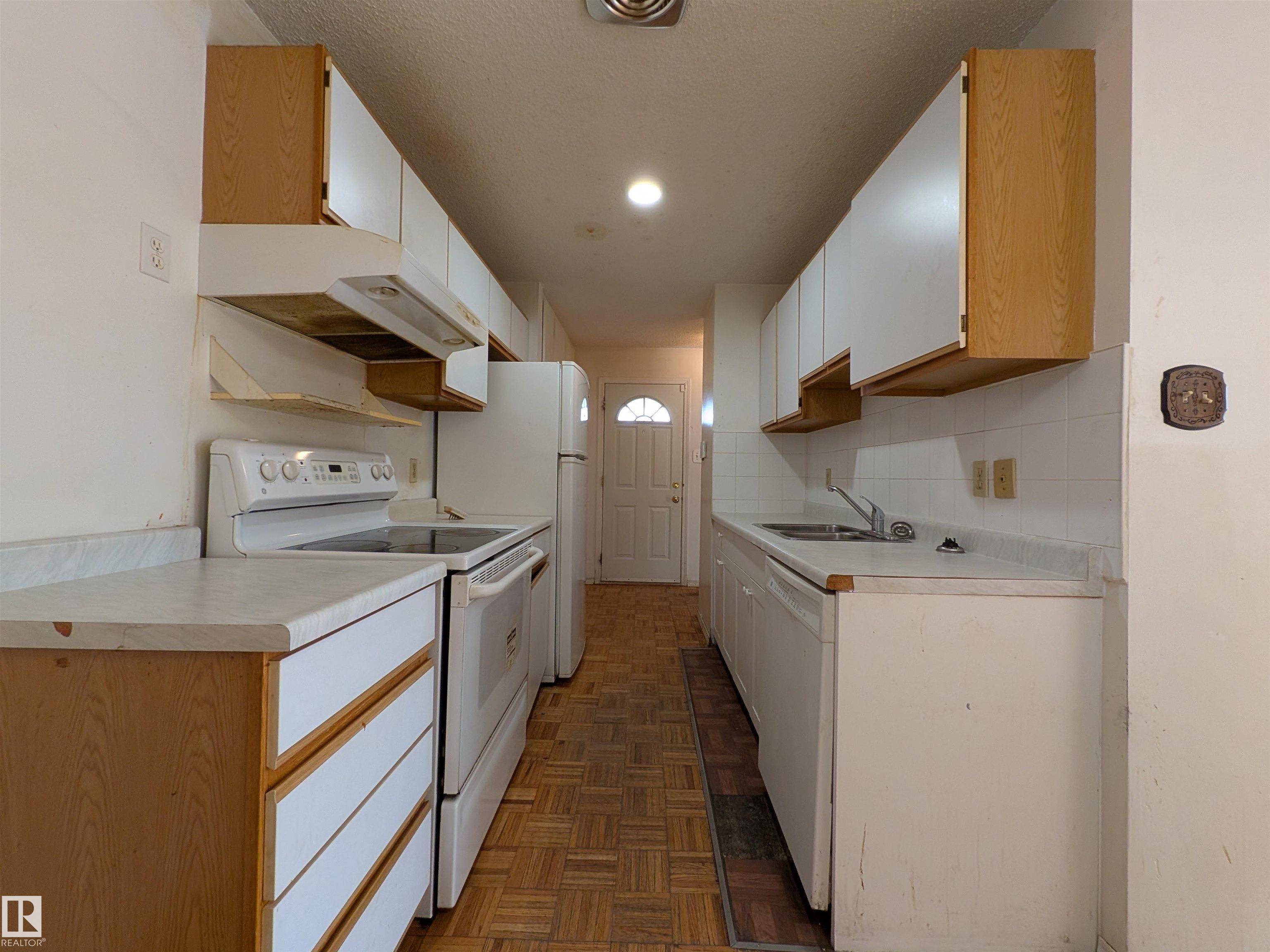 Edmonton, AB T6K 1V4,5B TWIN TC NW