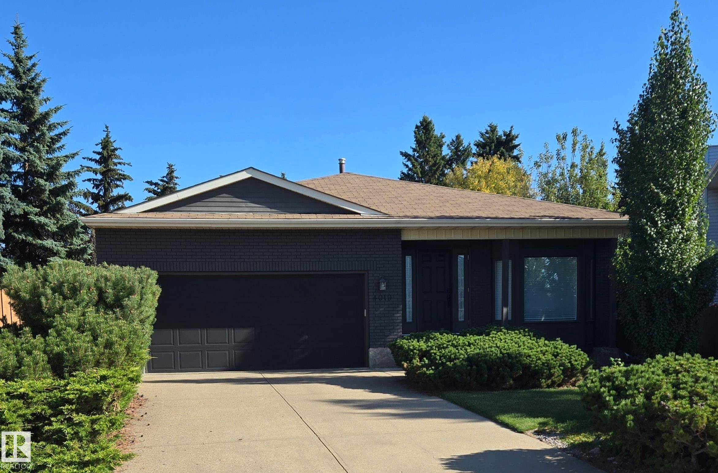 4019 104 ST NW, Edmonton, AB T6J 6K9