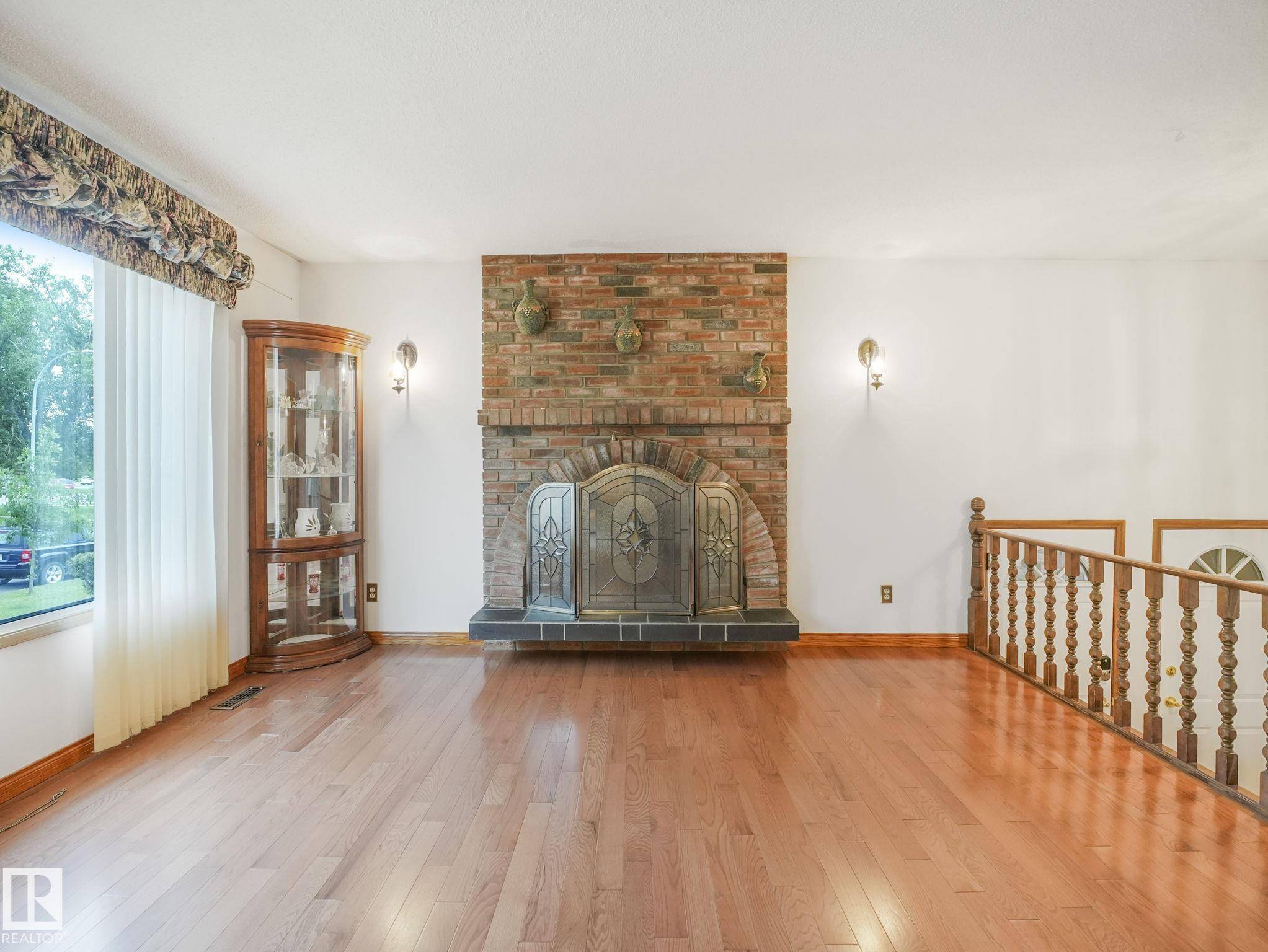 Edmonton, AB T5X 1W9,16512 109 ST NW