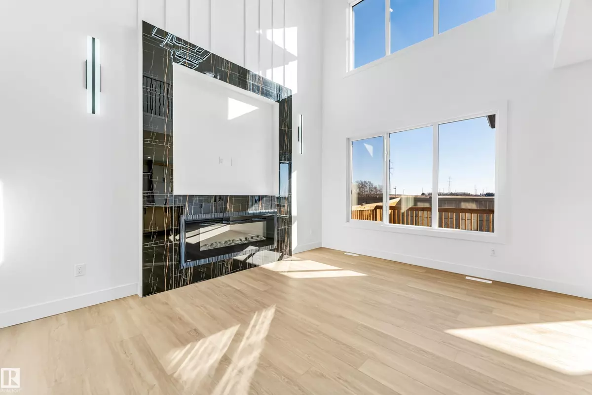 Edmonton, AB T6X 2Z5,9443 PEAR CR SW