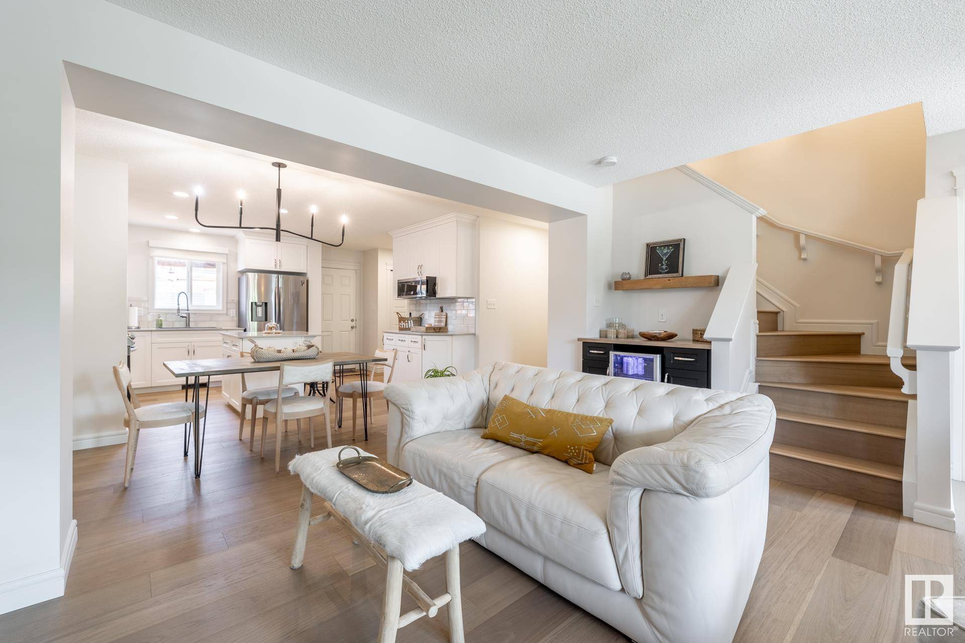 Edmonton, AB T6W 4C5,2047 GRAYDON HILL CR SW
