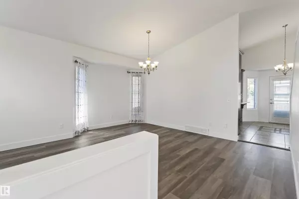 St. Albert, AB T8N 5Y9,31 DEER RIDGE DR