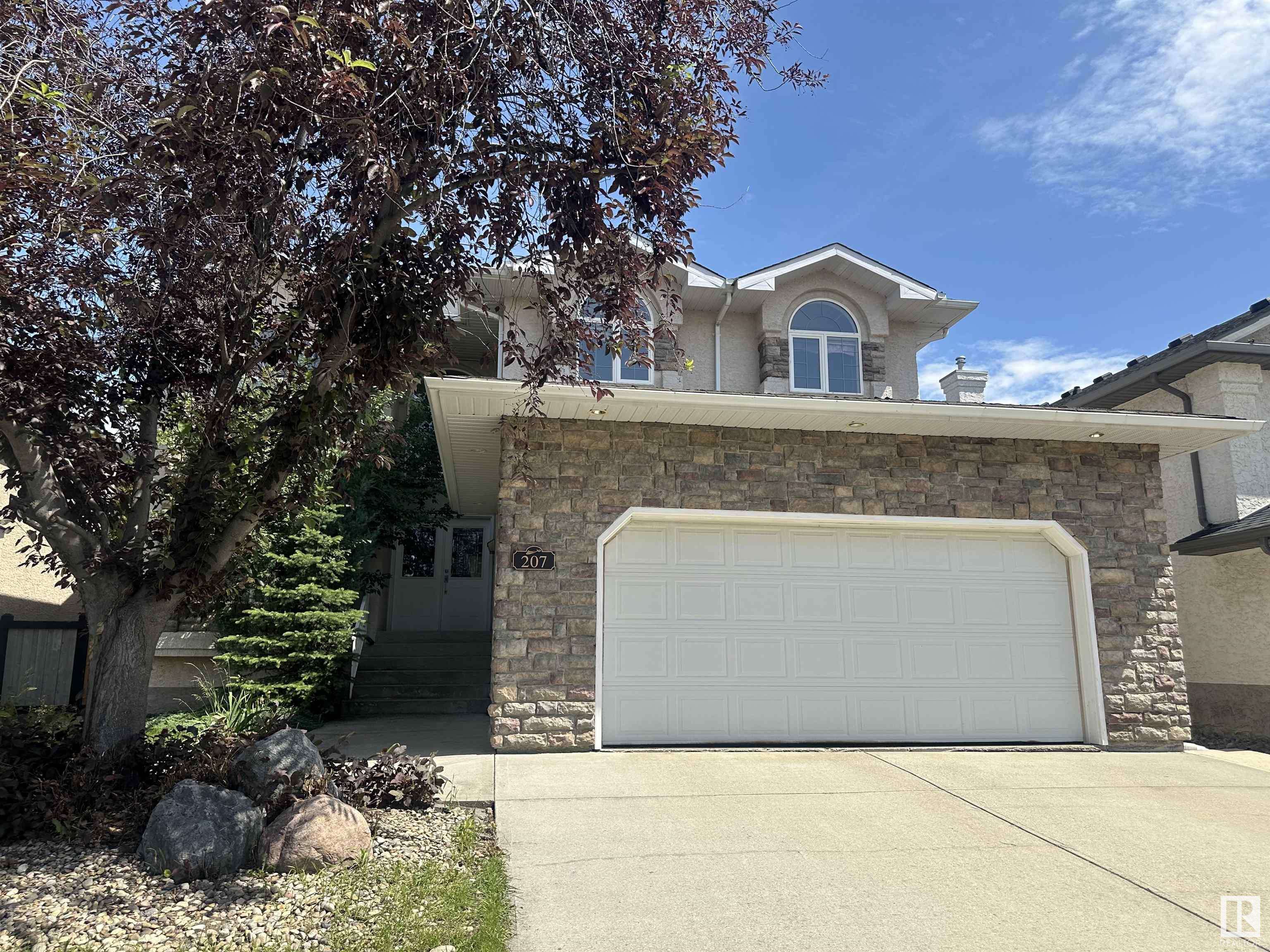 Edmonton, AB T6R 2V7,207 FALCONER LI NW