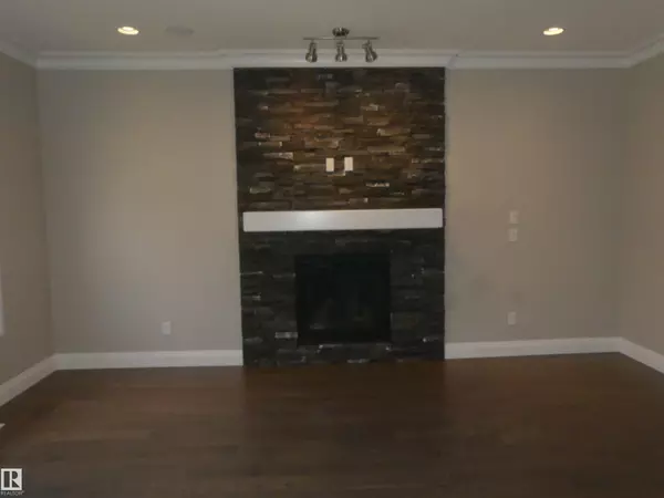 Edmonton, AB T5E 6S9,628 ORTONA WY NW NW