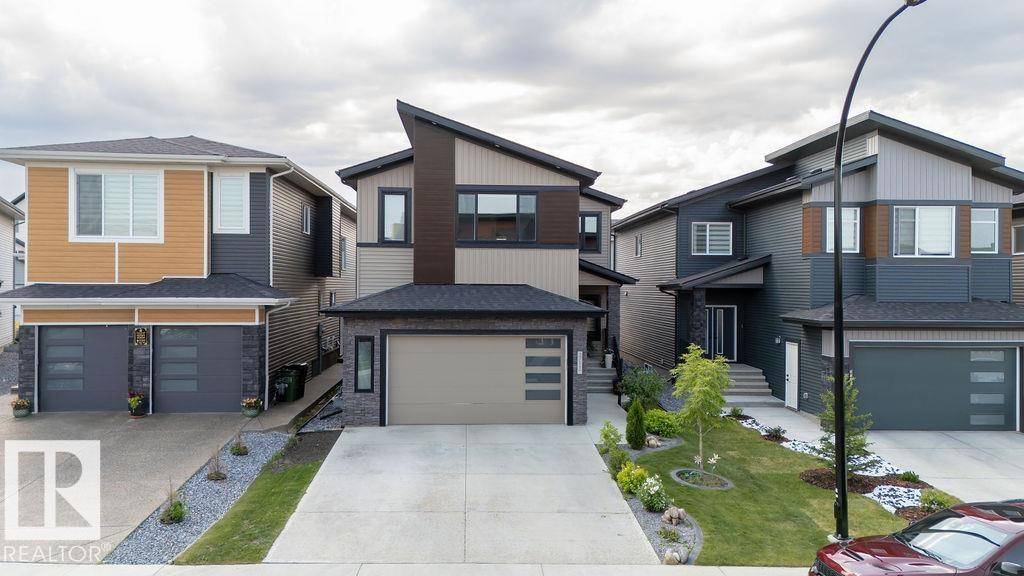 3711 3 AV SW, Edmonton, AB T6X 2W3