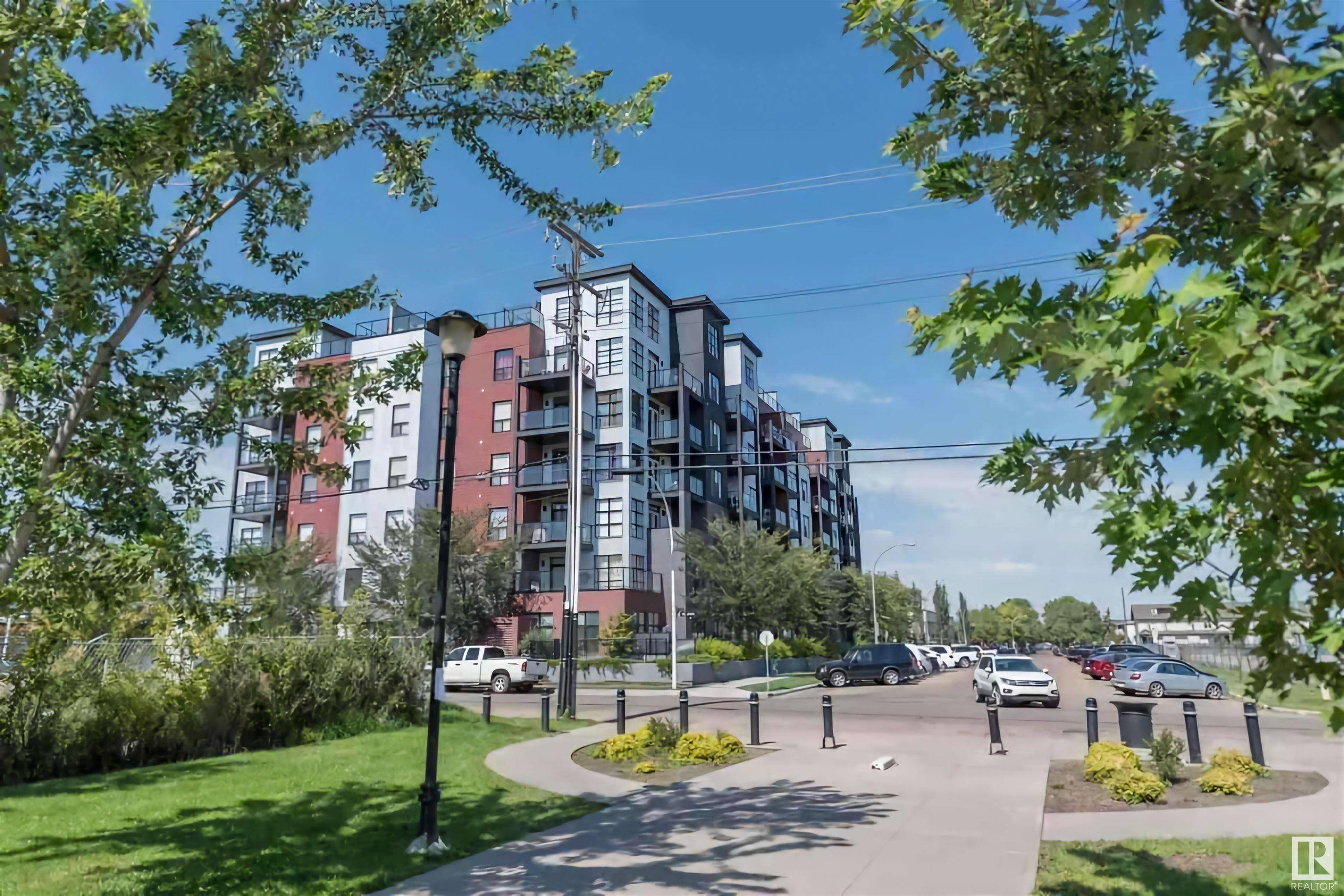 Edmonton, AB T5H 0C6,#108 10518 113 ST NW