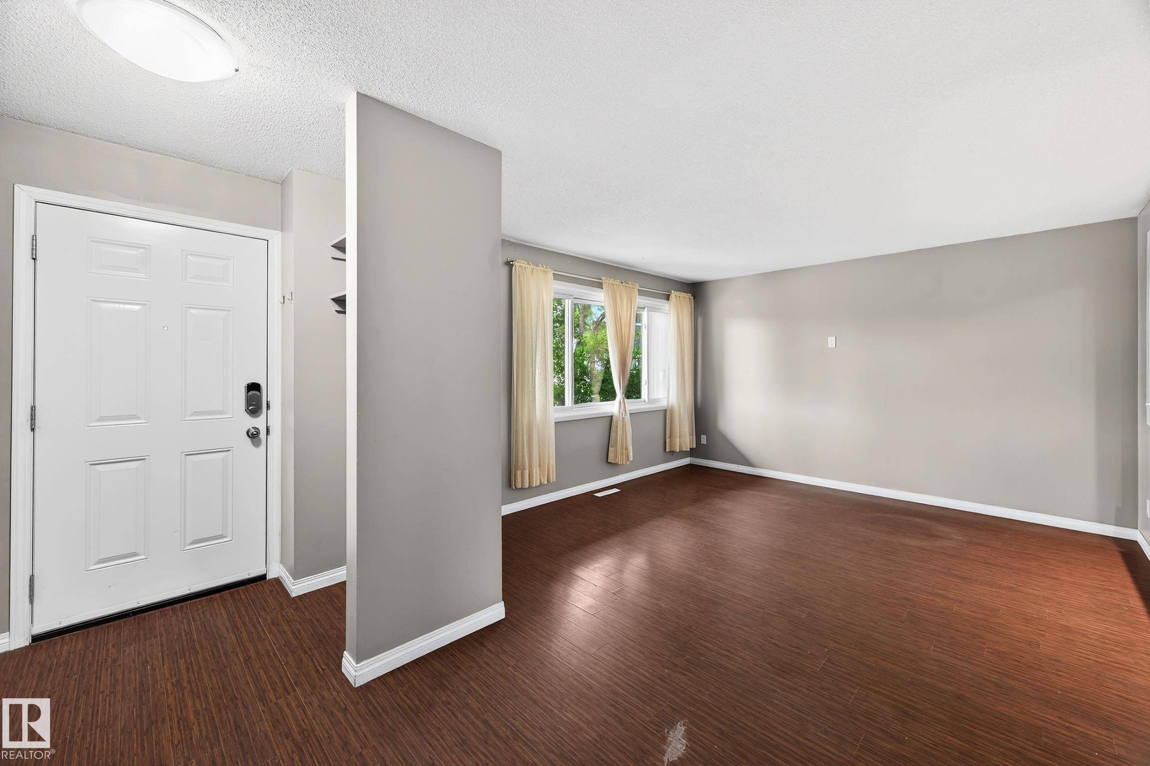 Edmonton, AB T5A 1K1,5722 143 AV NW