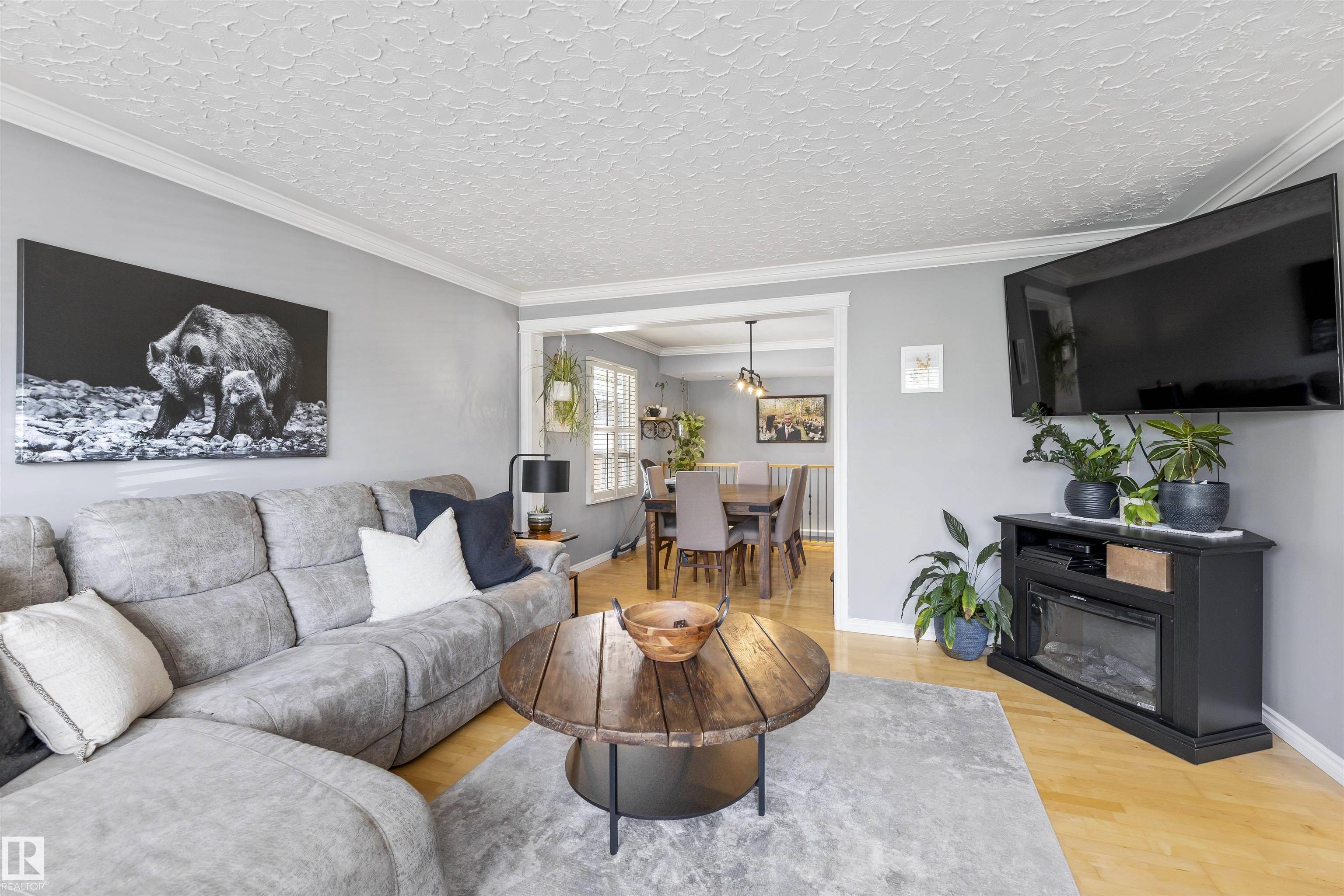 Edmonton, AB T5J 0J6,11443 37A AV NW