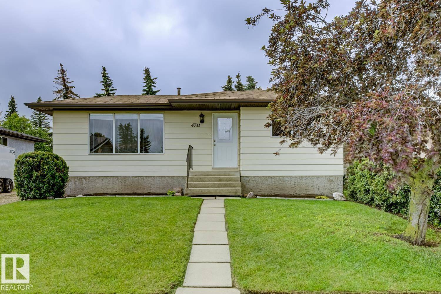 4711 38A AV NW, Edmonton, AB T6L 5B6