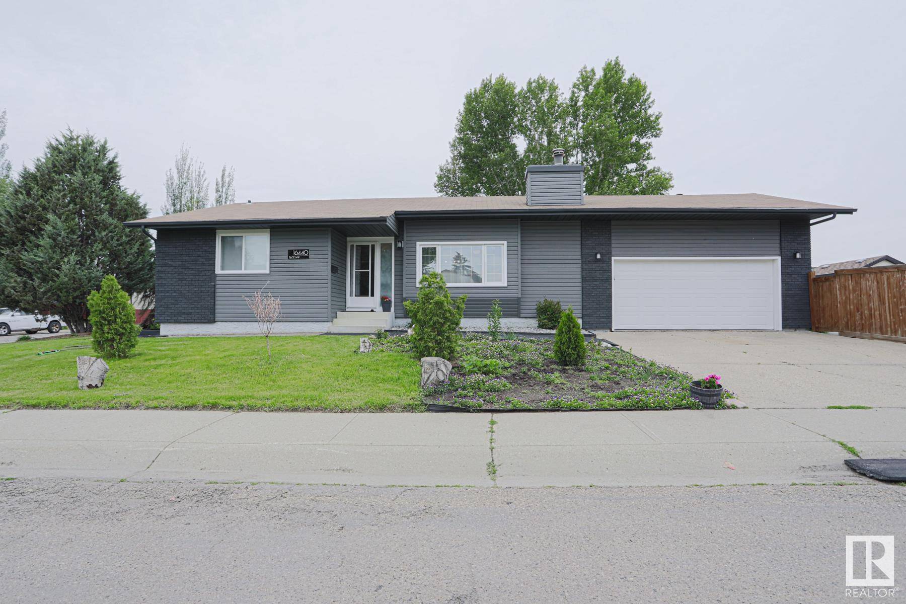 16440 116 ST NW, Edmonton, AB T5X 3T8
