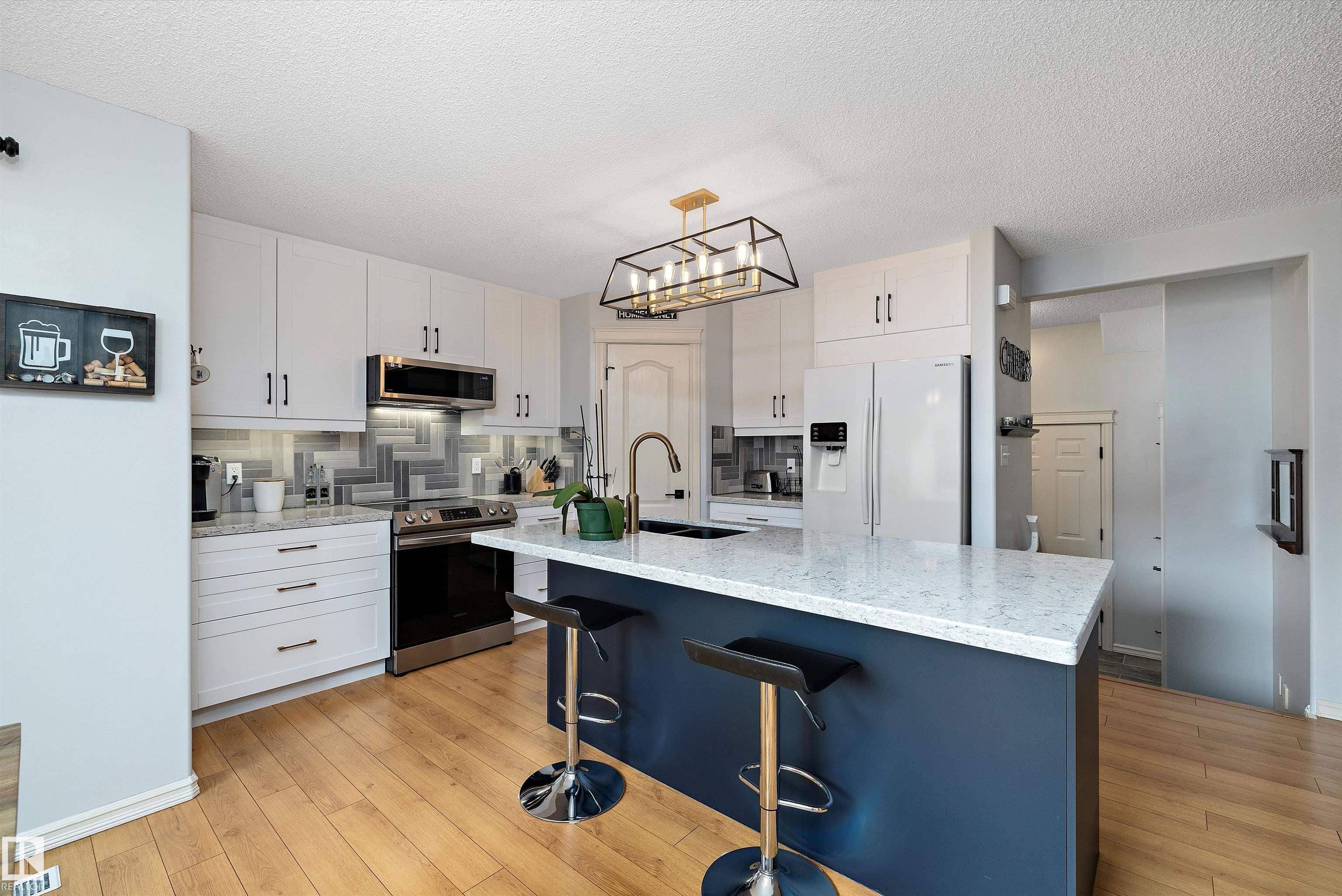 Sherwood Park, AB T8H 2G7,65 CHRISTINA CL