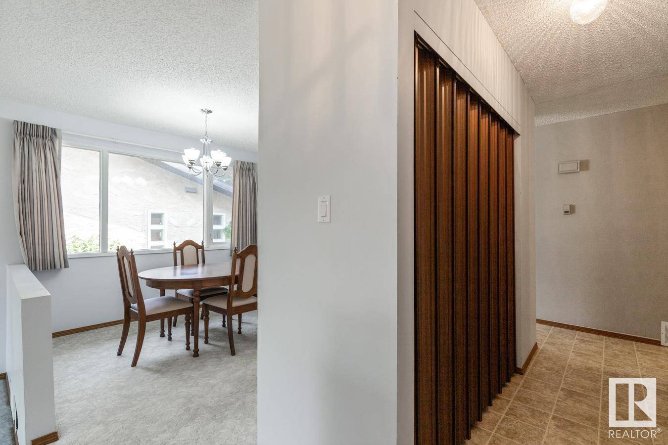 Edmonton, AB T6L 1R3,6407 37B Avenue NW