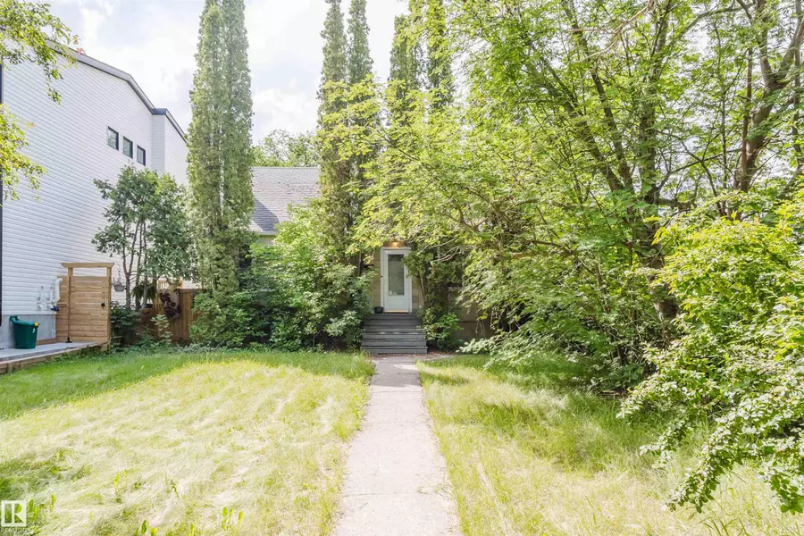 7230 112 ST NW, Edmonton, AB T6G 1J3
