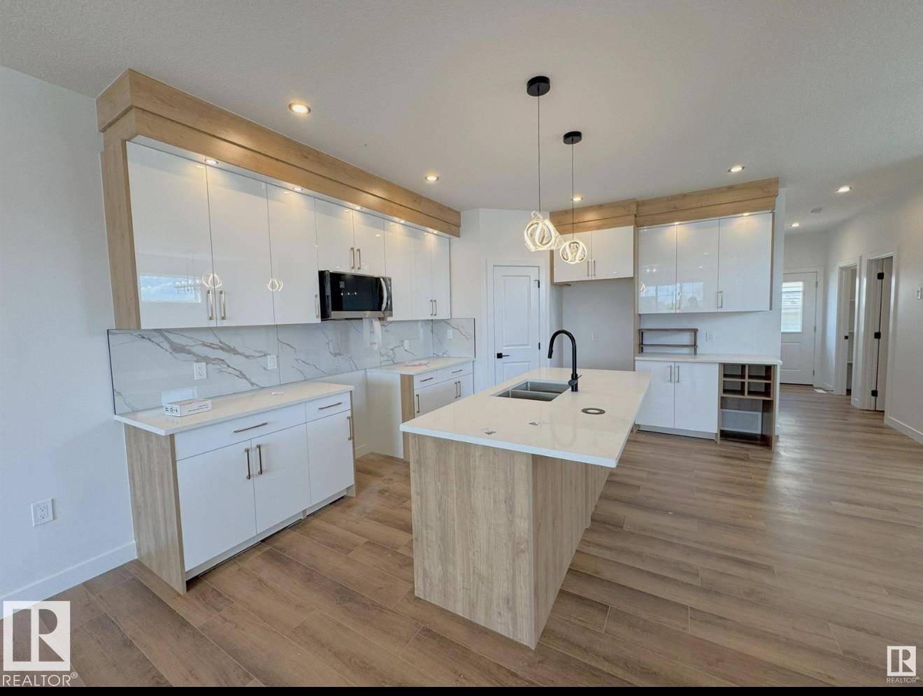 Edmonton, AB T6X 3G3,742 MATTSON DR SW