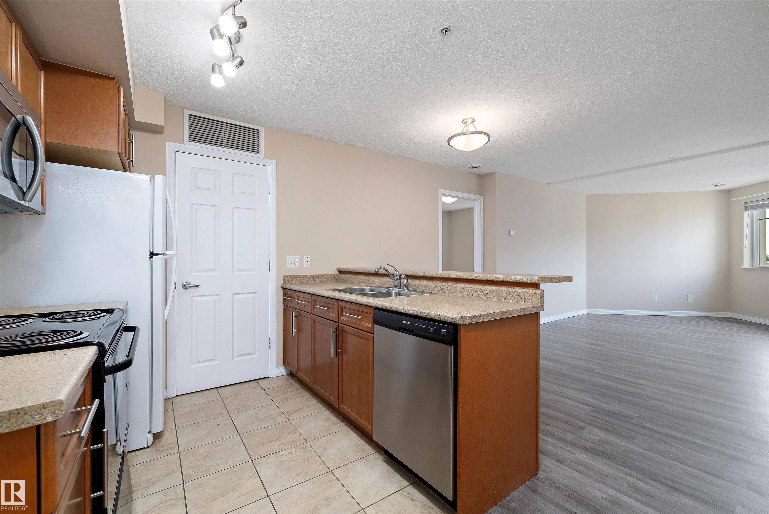 Edmonton, AB T5T 3X8,#303 6925 199 ST NW