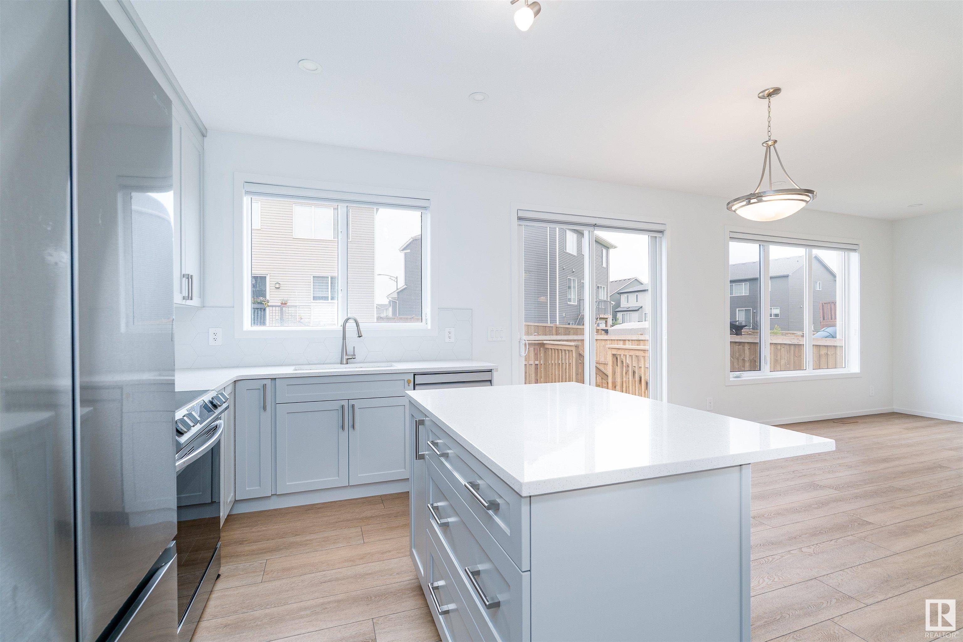 Edmonton, AB T6M 1R6,20614 19A AV NW