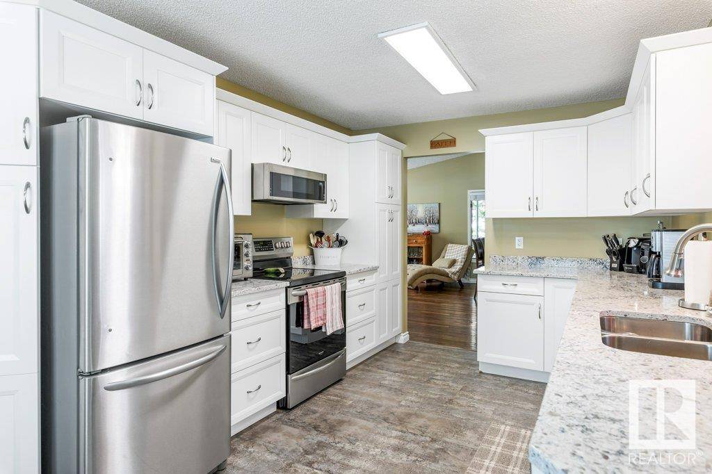 St. Albert, AB T8N 4T1,18 PINEVIEW DR