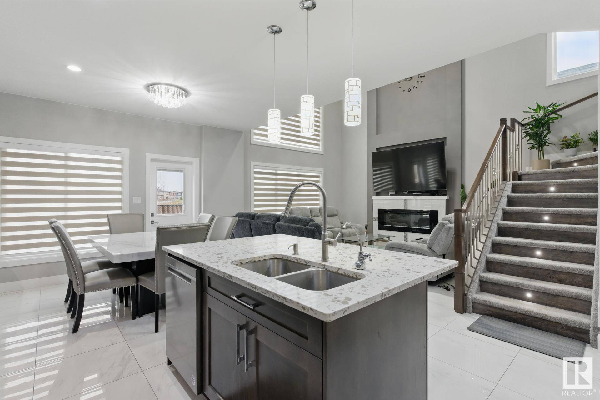 Edmonton, AB T6T 2K7,1412 25 ST NW