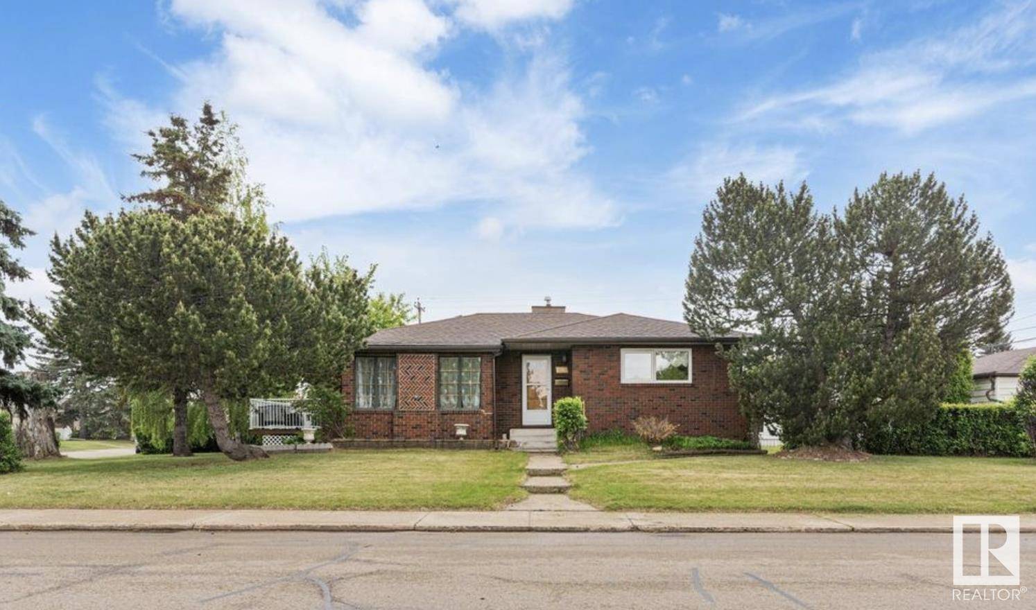 7803 130 Avenue NW, Edmonton, AB T5C 1Y4
