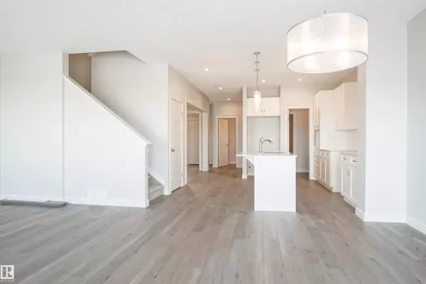 Edmonton, AB T5Y 4E7,17408 7 ST NE