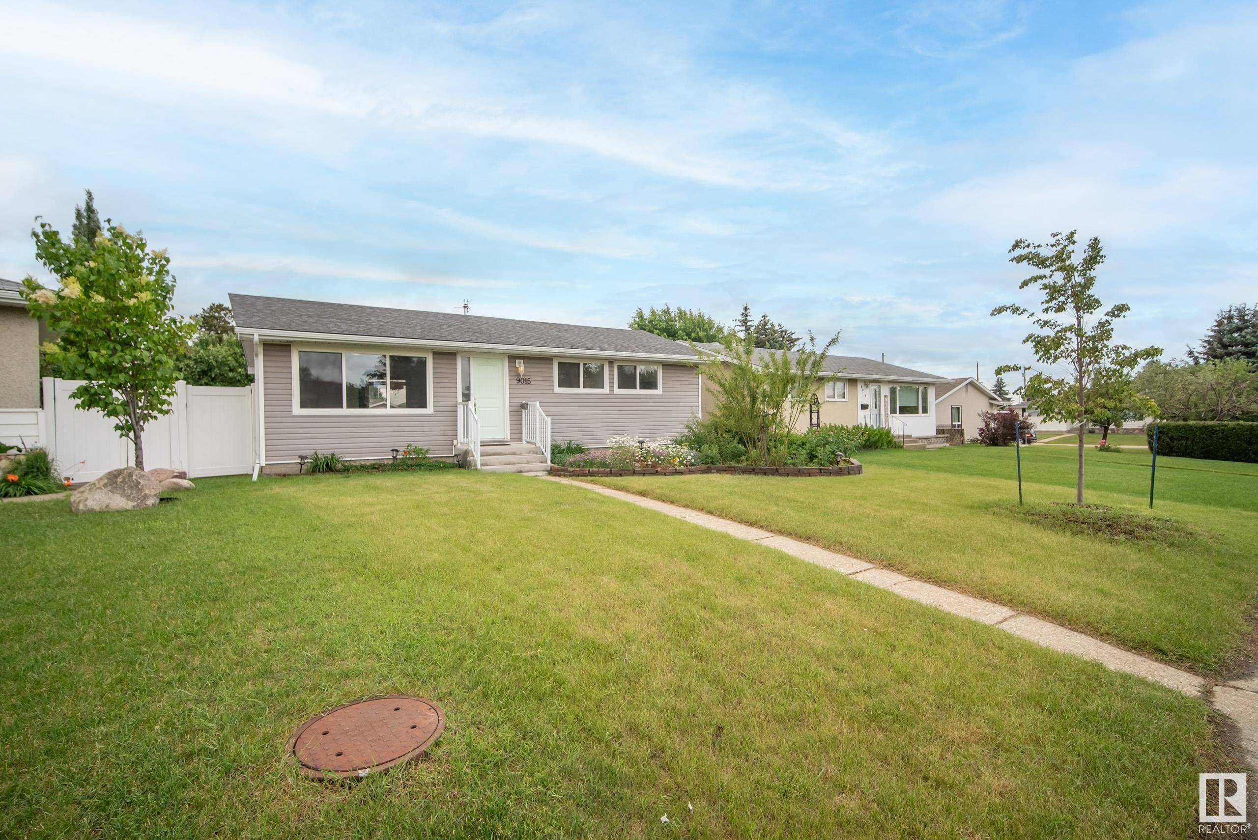 Edmonton, AB T5E 1S2,9015 135A AV NW