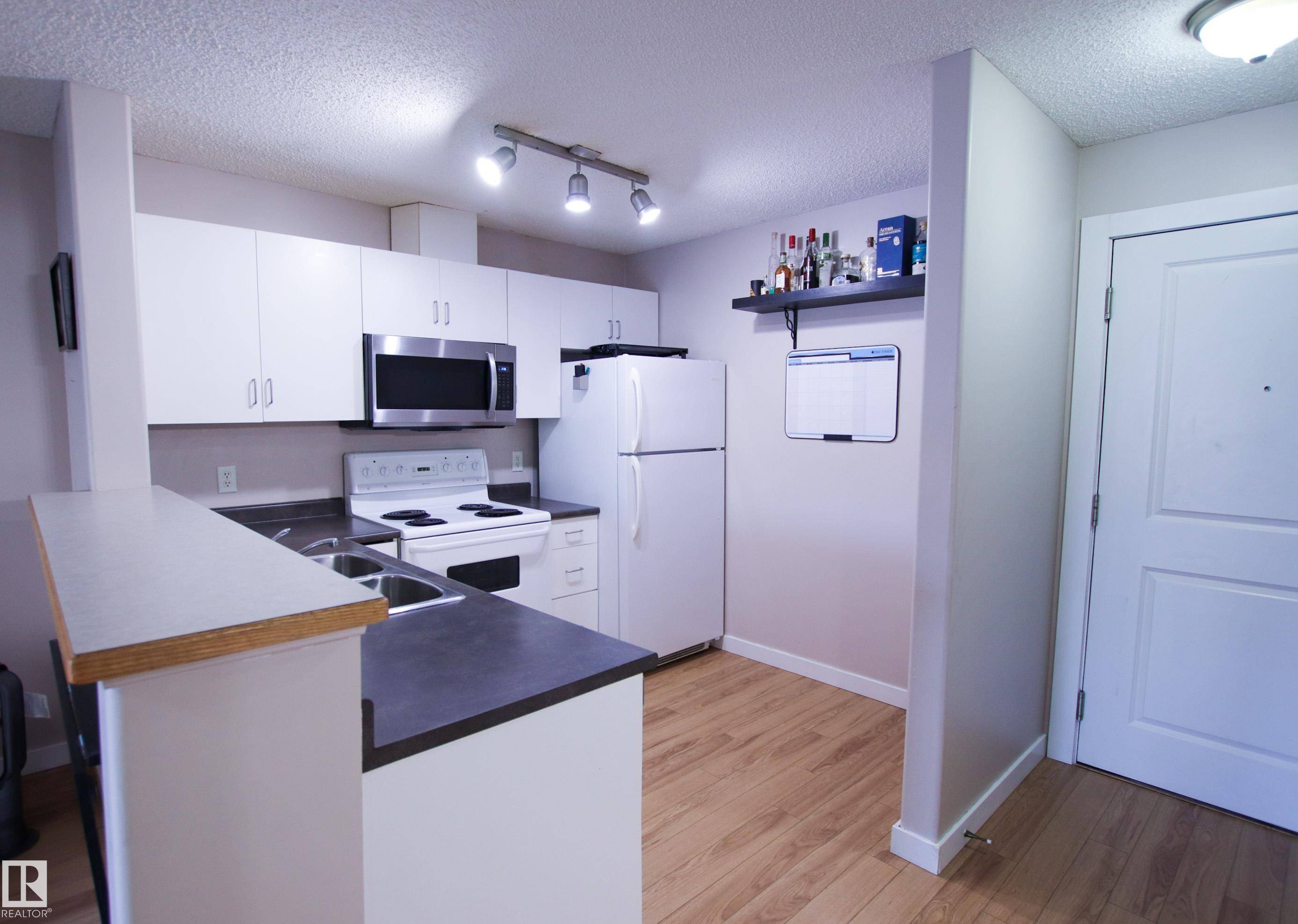 Edmonton, AB T5A 5G9,#104 14708 50 ST NW