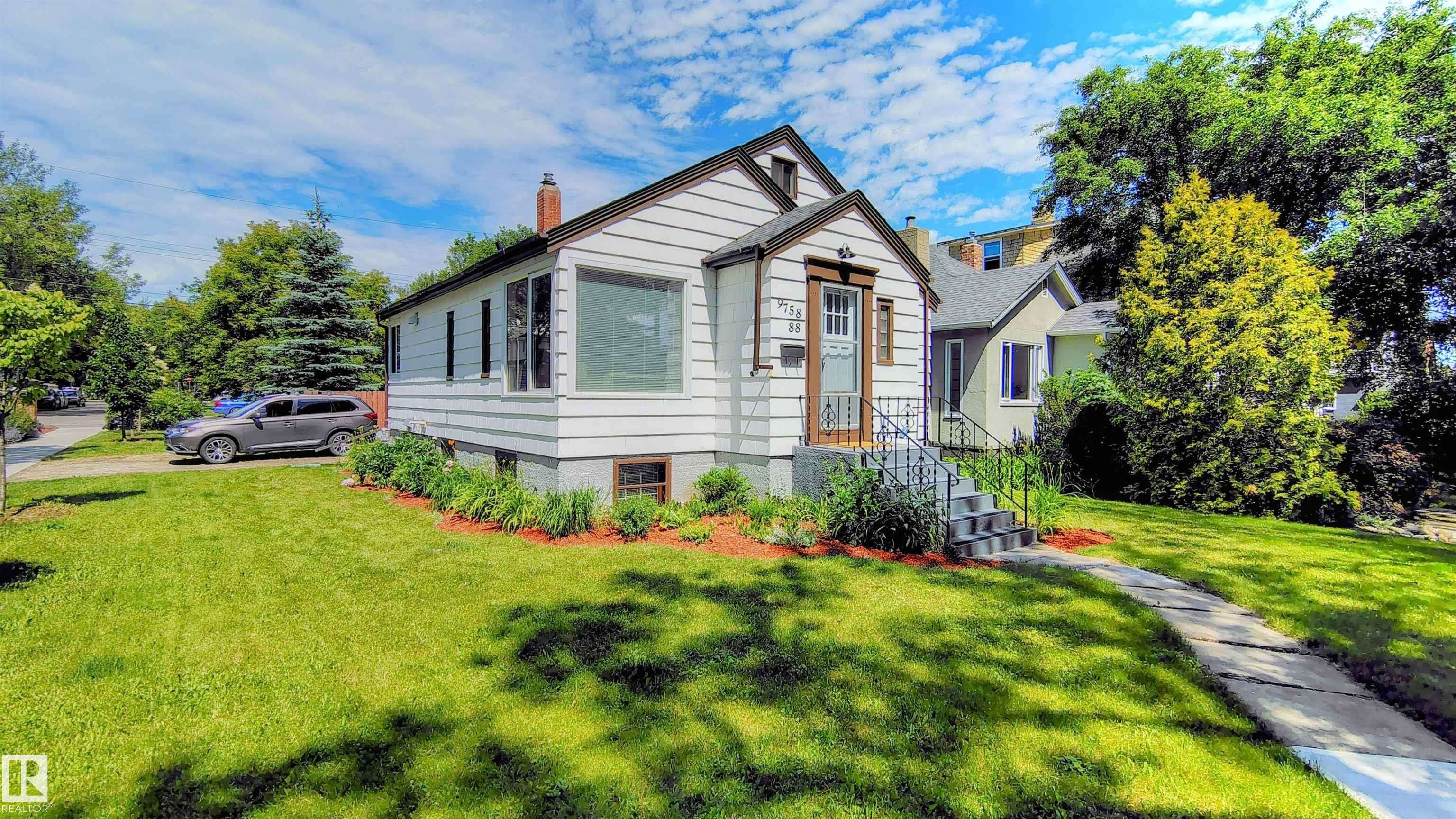 Edmonton, AB T6E 2P9,9758 88 AV NW