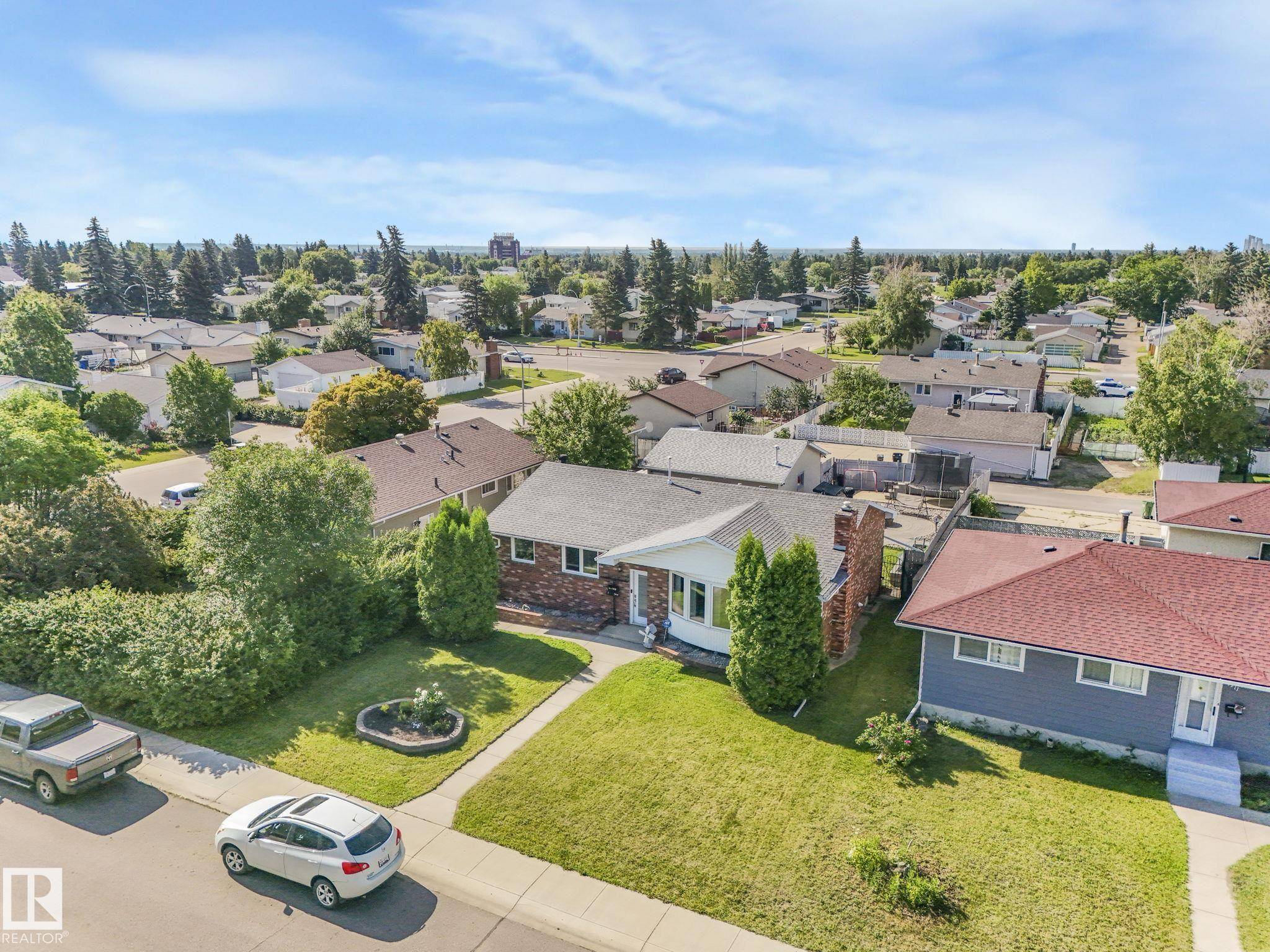 Edmonton, AB T5C 2S8,7907 145 AV NW