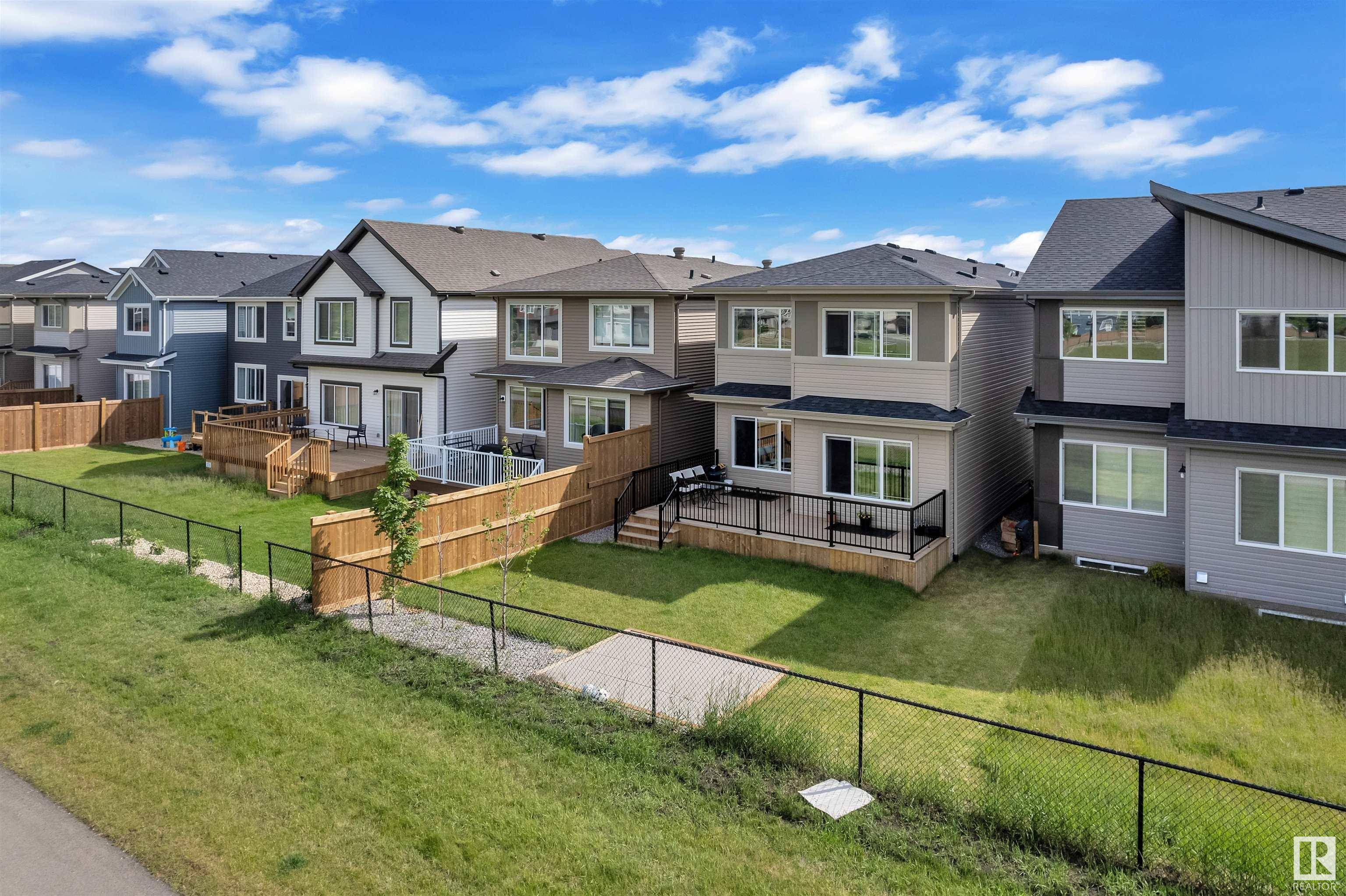 Edmonton, AB T6W 5C2,15640 18 AV SW