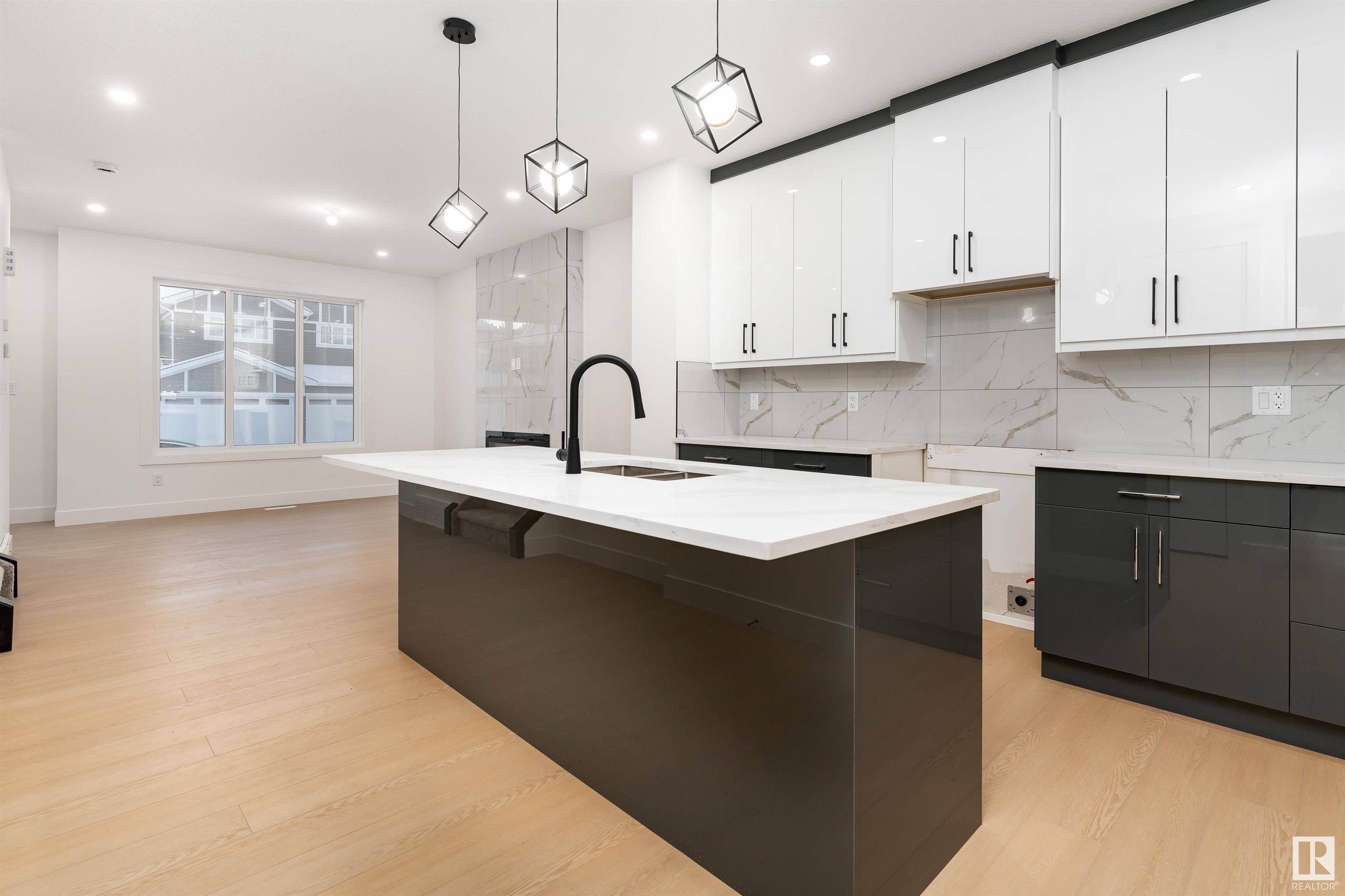 3105 Magpie WY NW, Edmonton, AB T5S 0V3