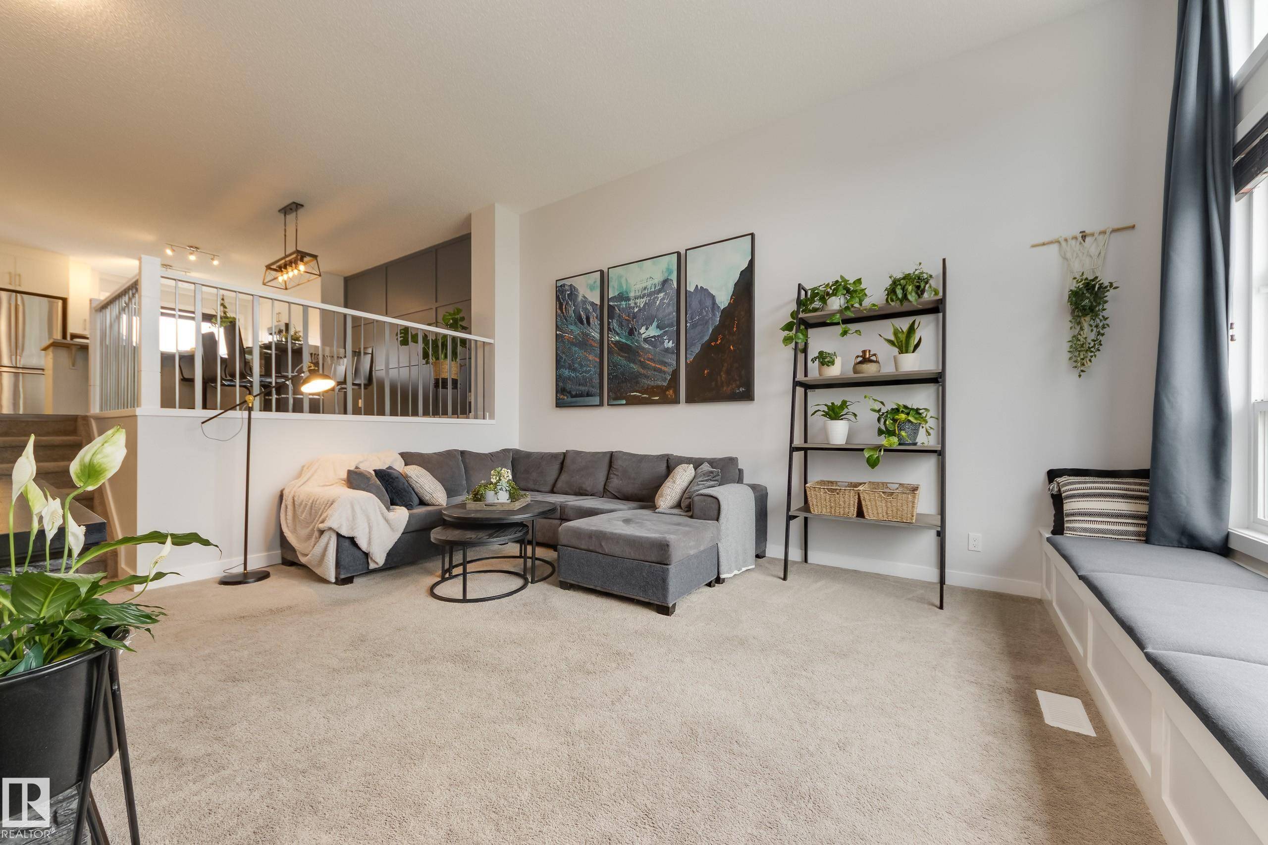 Edmonton, AB T6X 2G5,631 36 ST SW