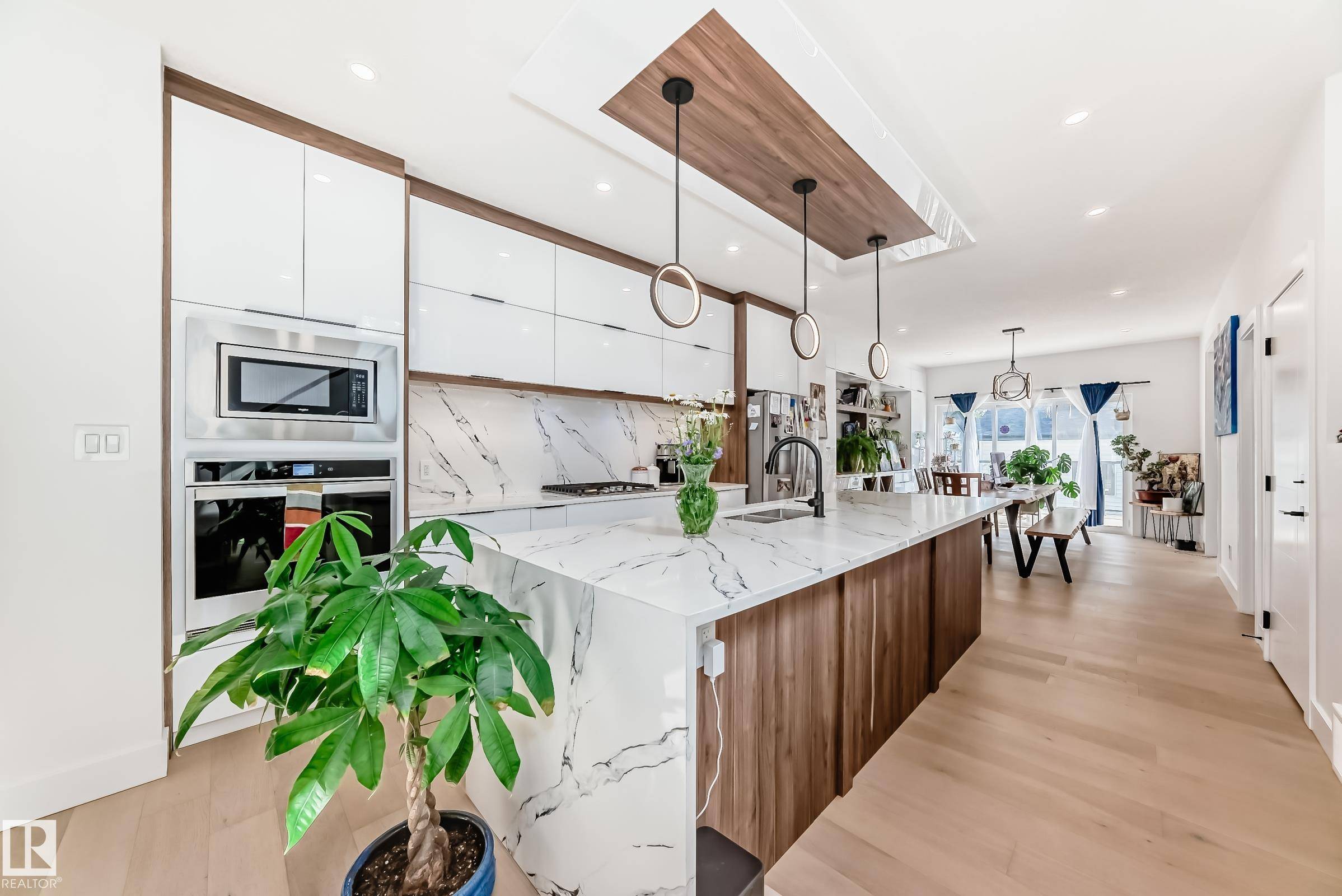 Edmonton, AB T6G 0R7,11537 80 AV NW