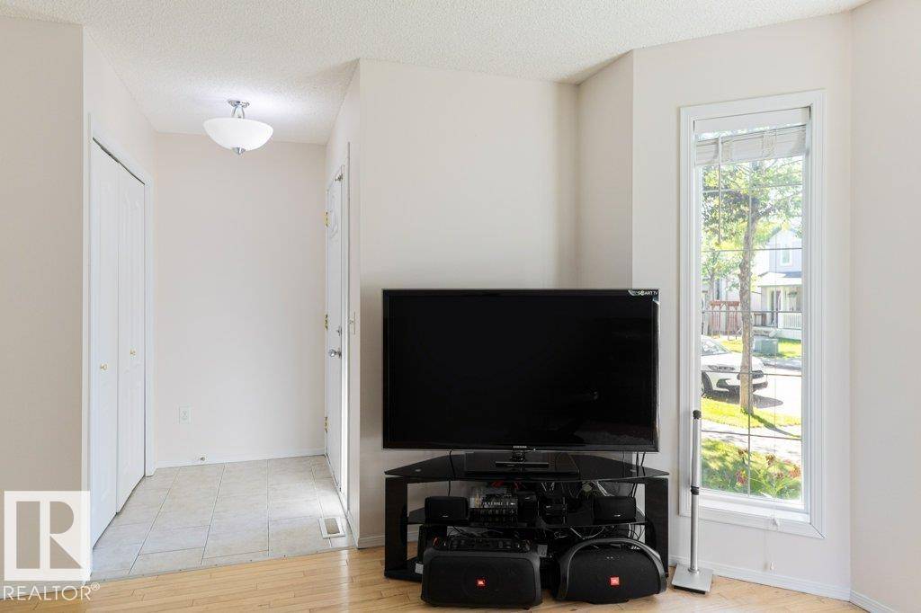 Edmonton, AB T6M 2W3,20150 53 AV NW