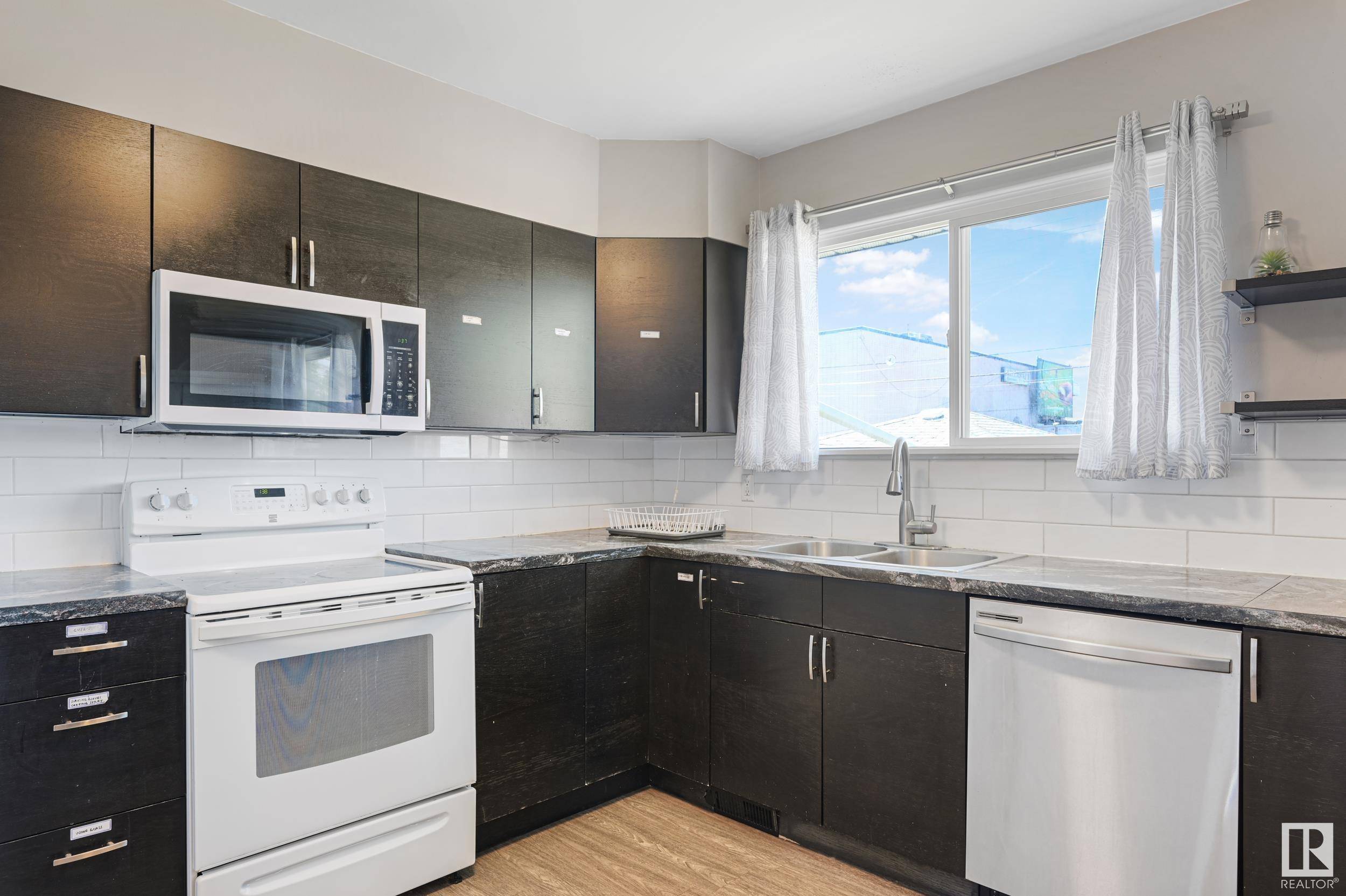 Edmonton, AB T5E 4B1,12924/12926 96 ST NW