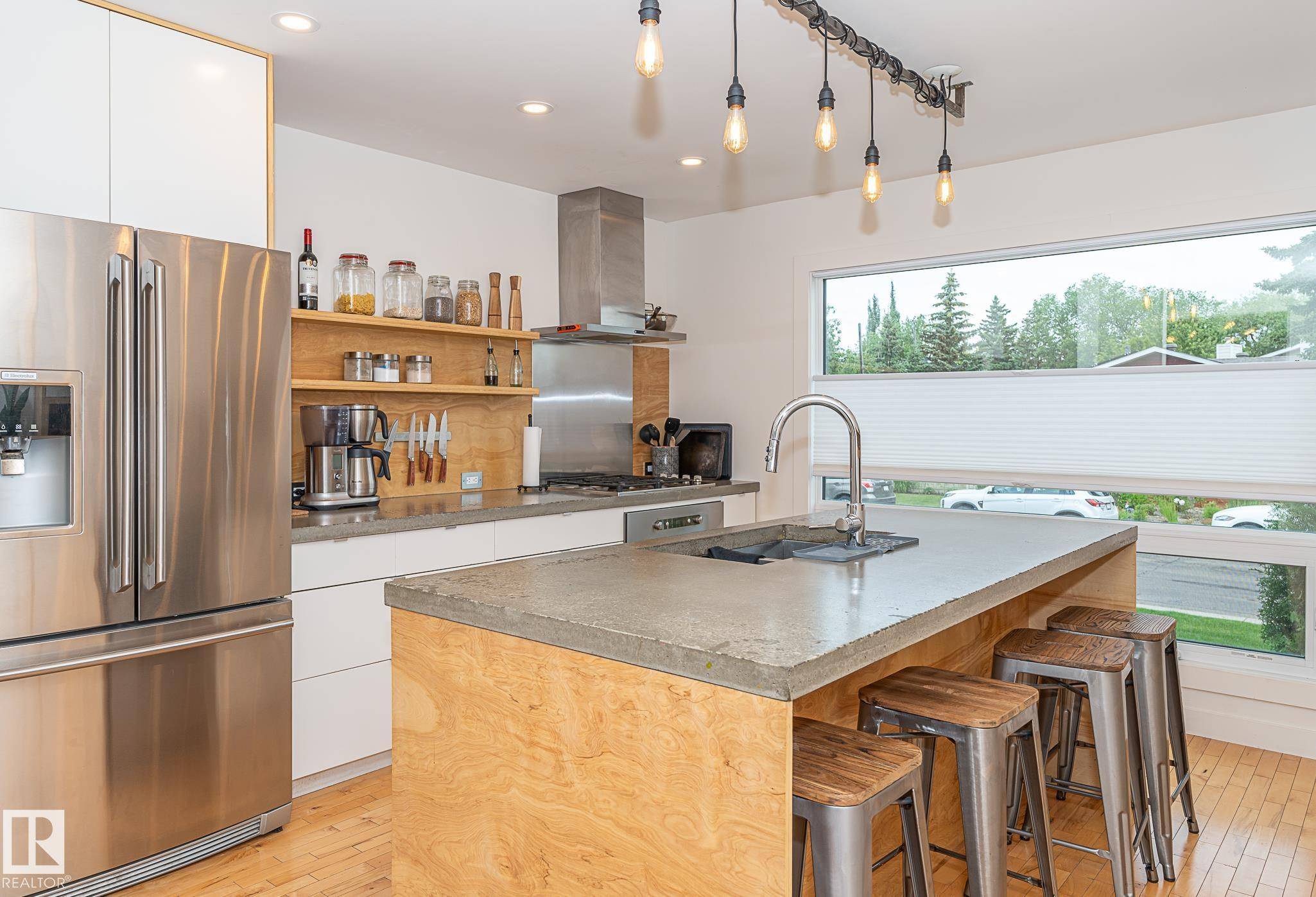 Edmonton, AB T6J 0X5,12211 42A AV NW