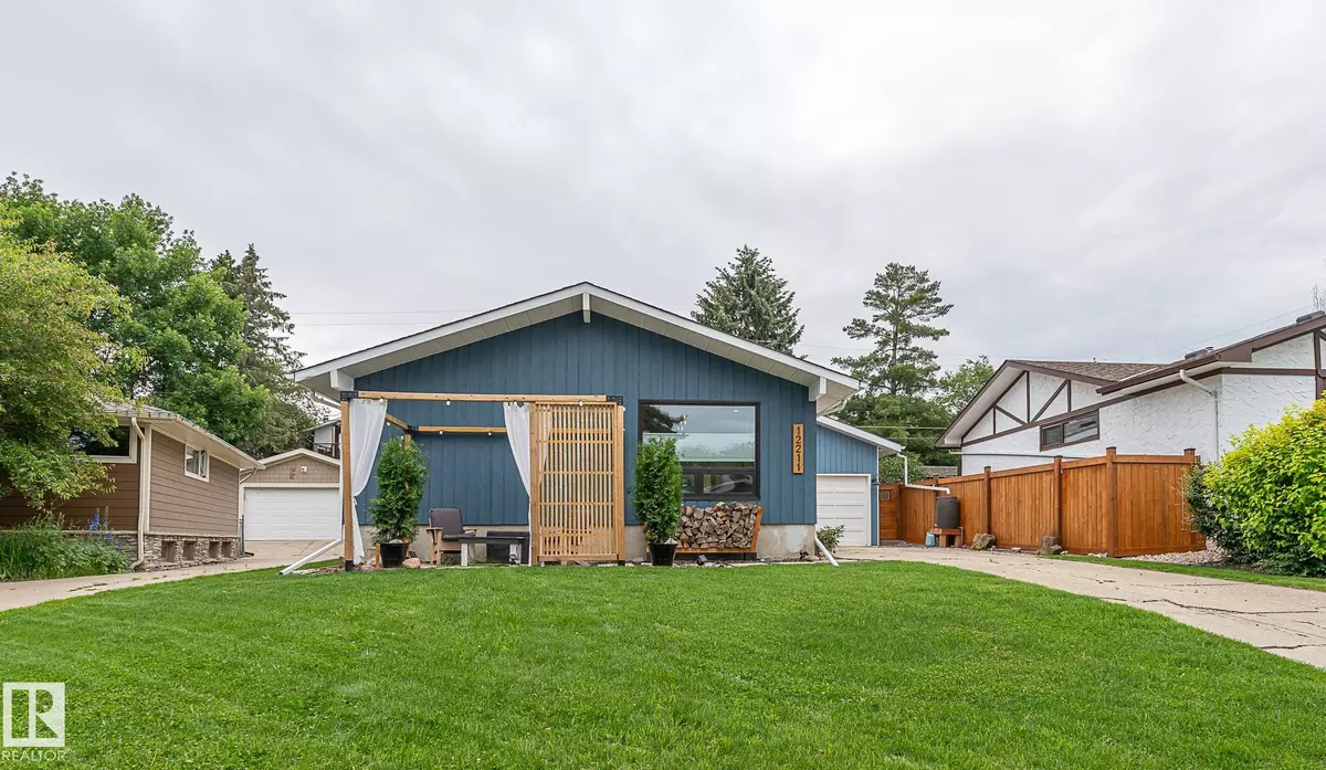 Edmonton, AB T6J 0X5,12211 42A AV NW