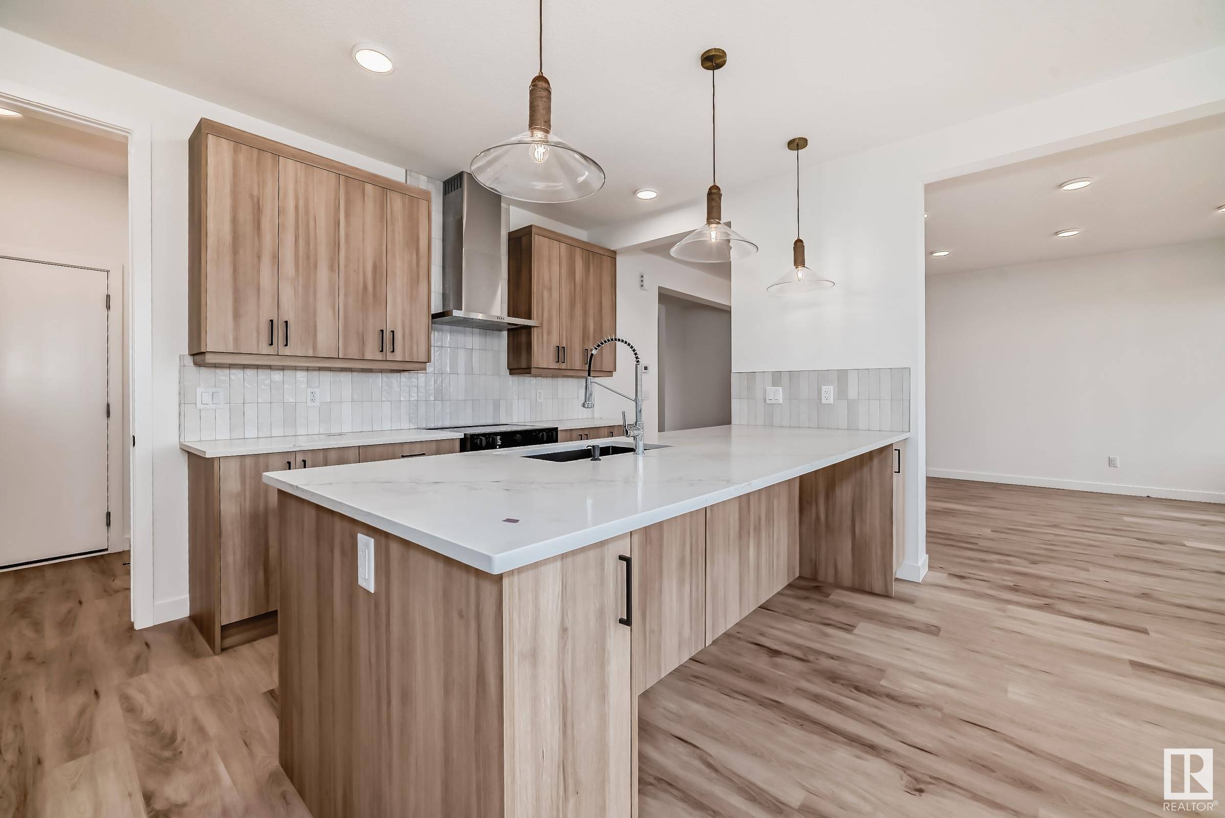5828 Kootook LI SW, Edmonton, AB T6W 4Z6