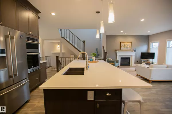 Edmonton, AB T6W 3E8,1736 162 ST SW