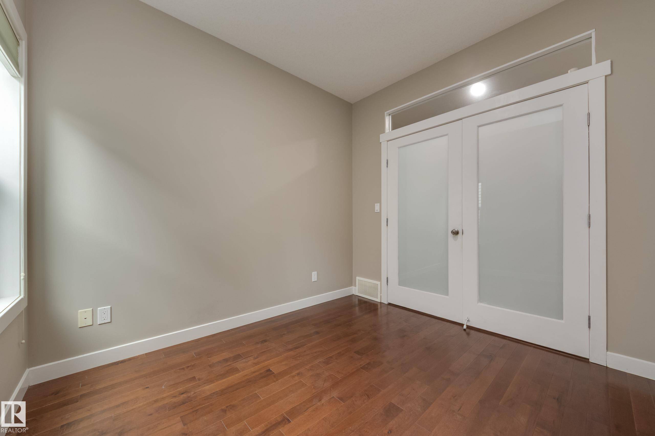 Edmonton, AB T5Y 0P4,5911 168 AV NW