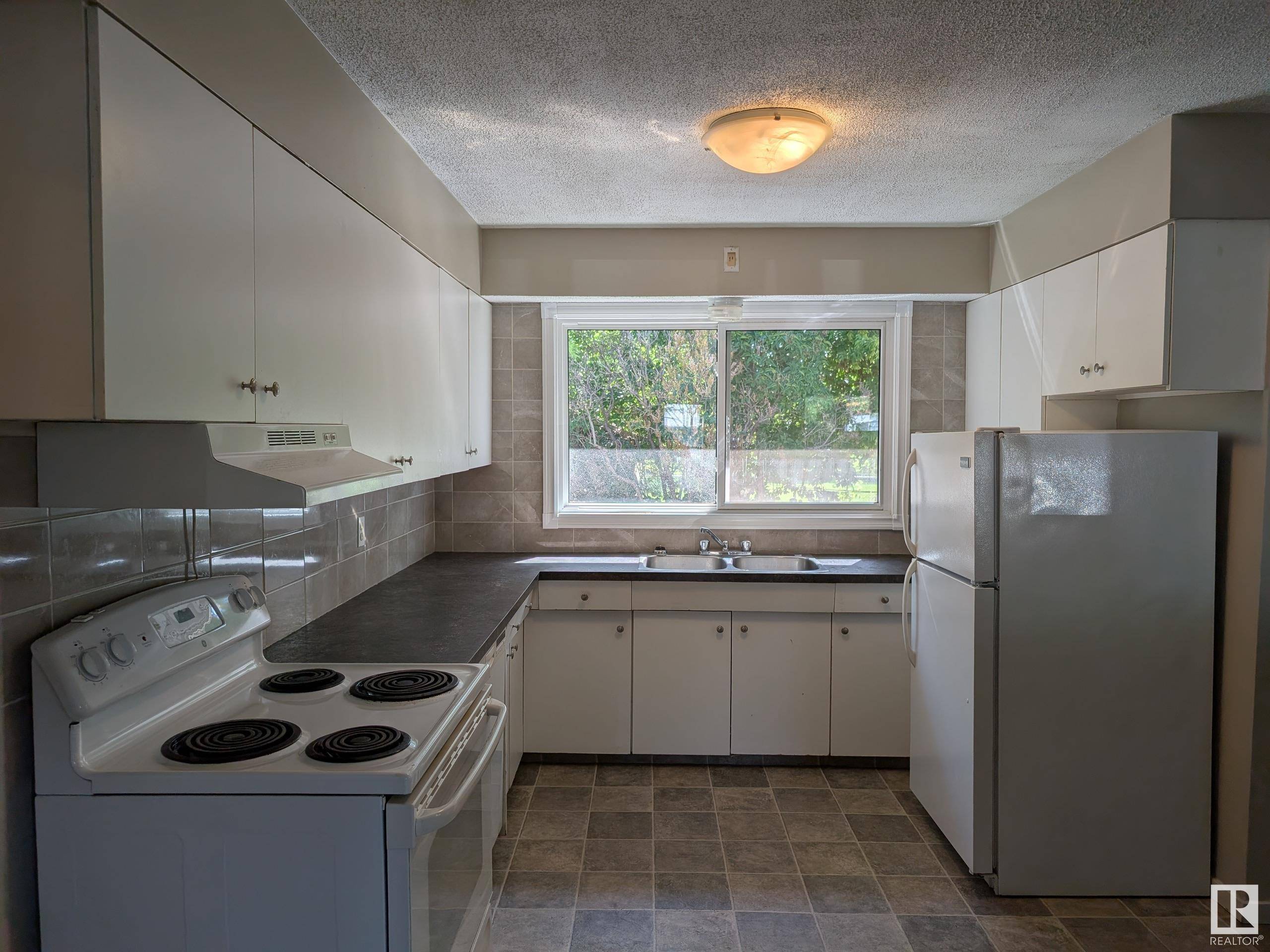 Edmonton, AB T5L 0C3,11811 122 ST NW