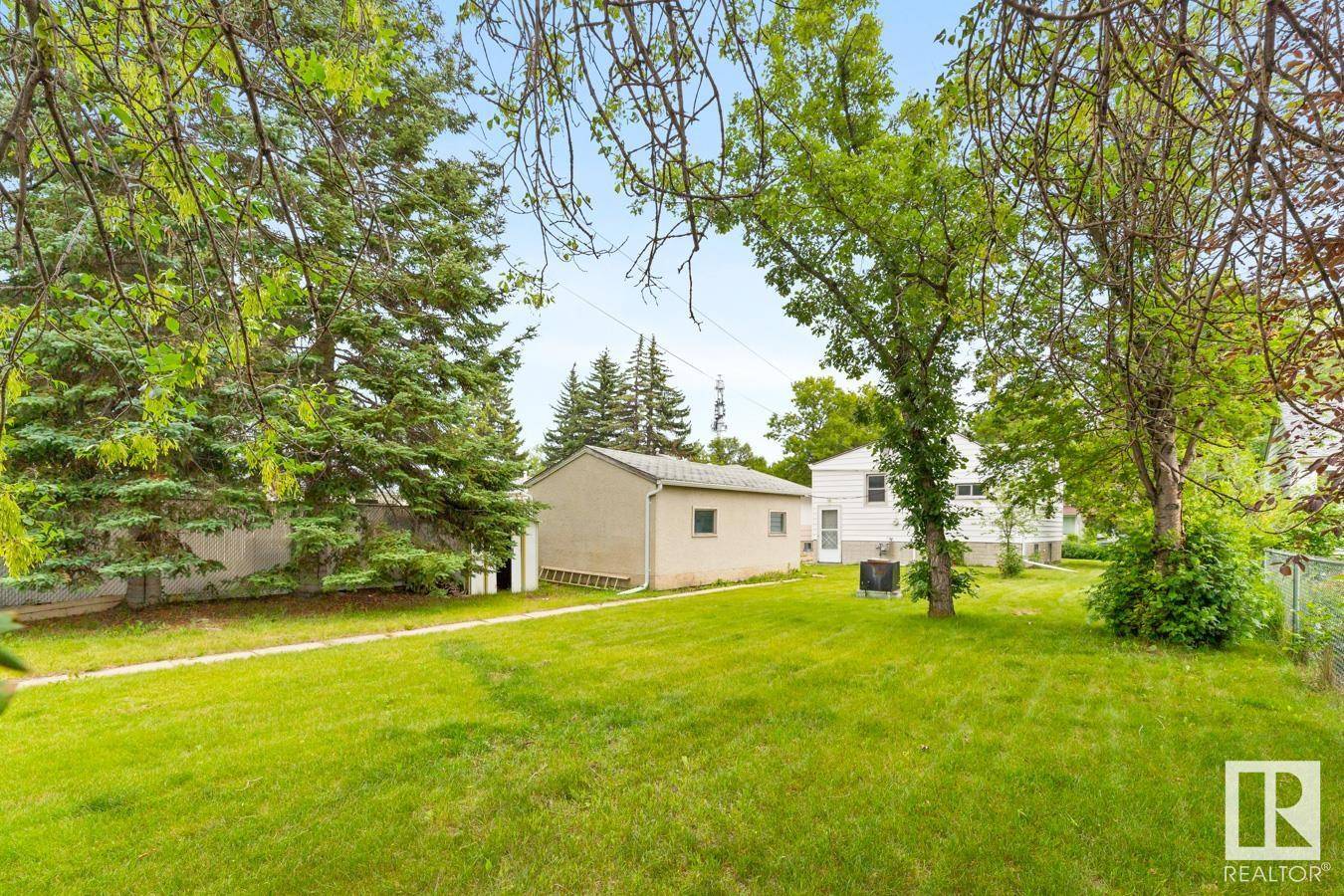 Edmonton, AB T5P 1R2,10616 150 ST NW
