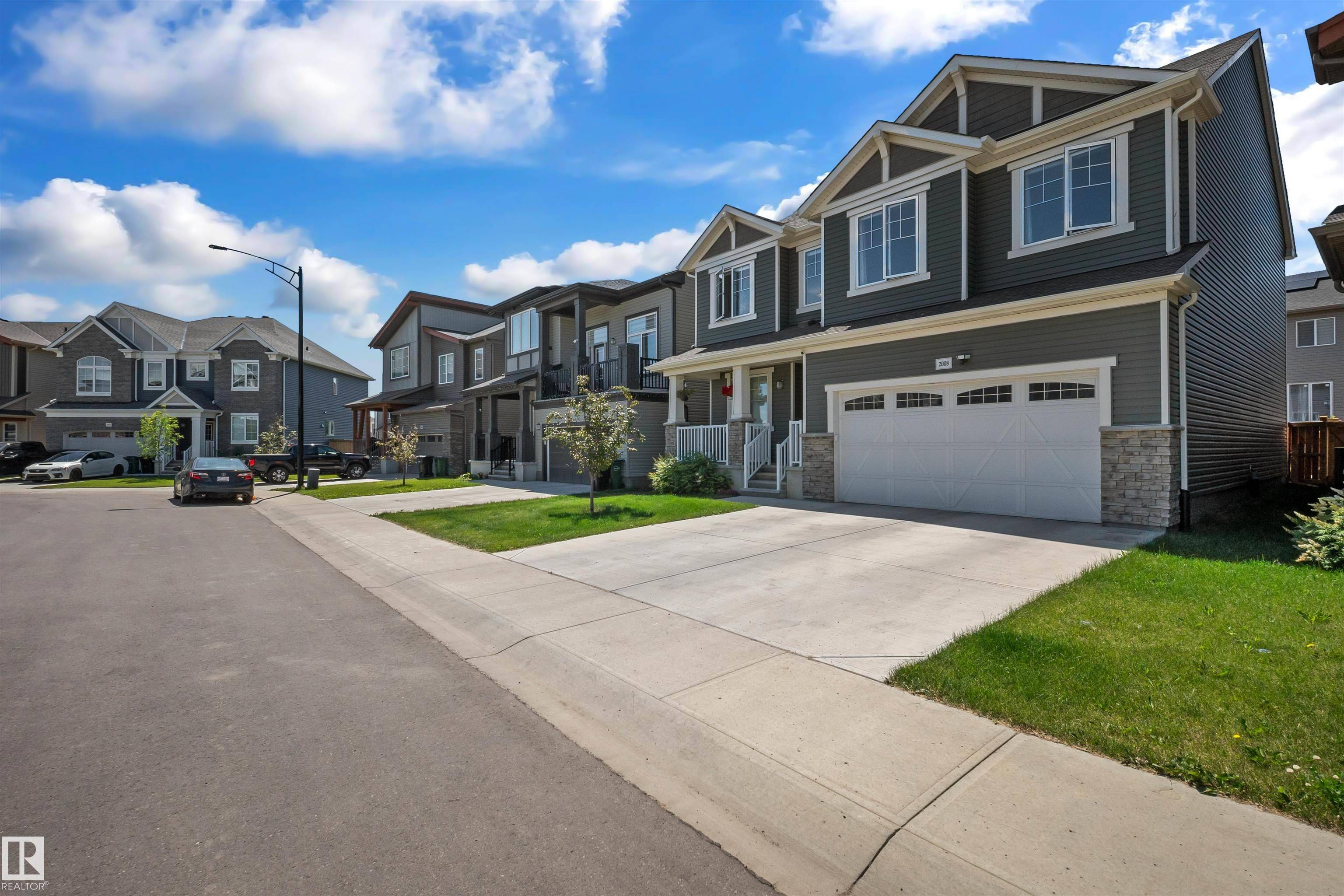 Edmonton, AB T6M 1M7,2008 206 ST NW