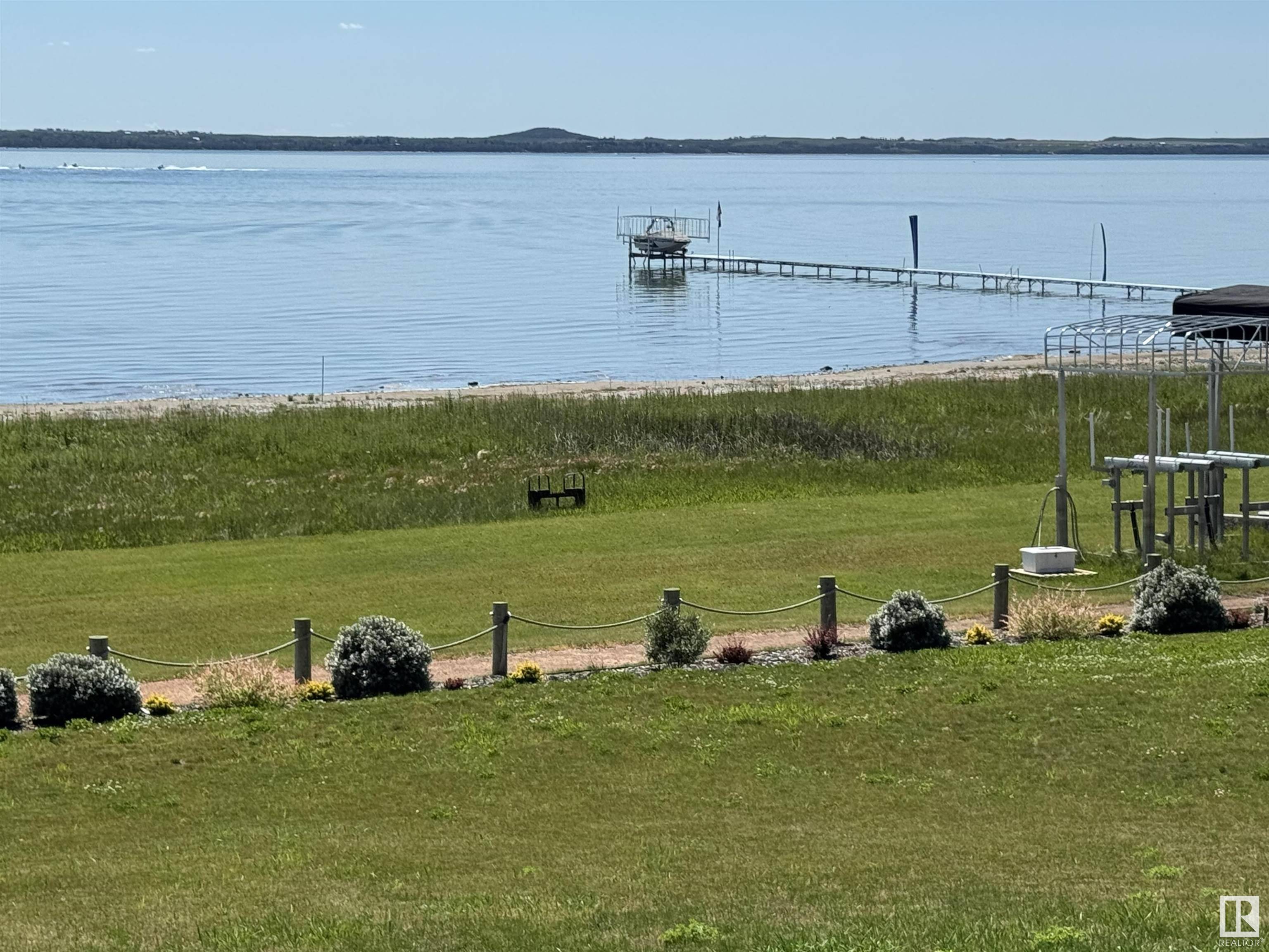 Rural Camrose County, AB T0B 0H3,333 Lakeview AV