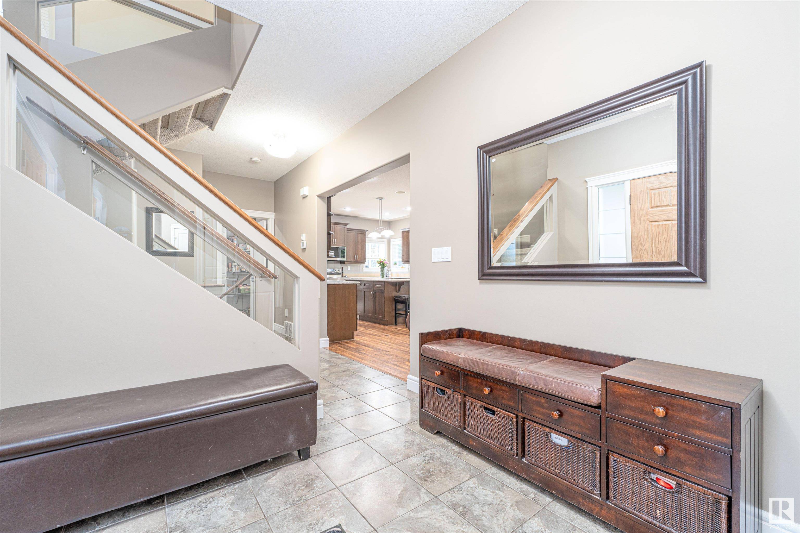 St. Albert, AB T8N 3K4,86 OAK VISTA DR