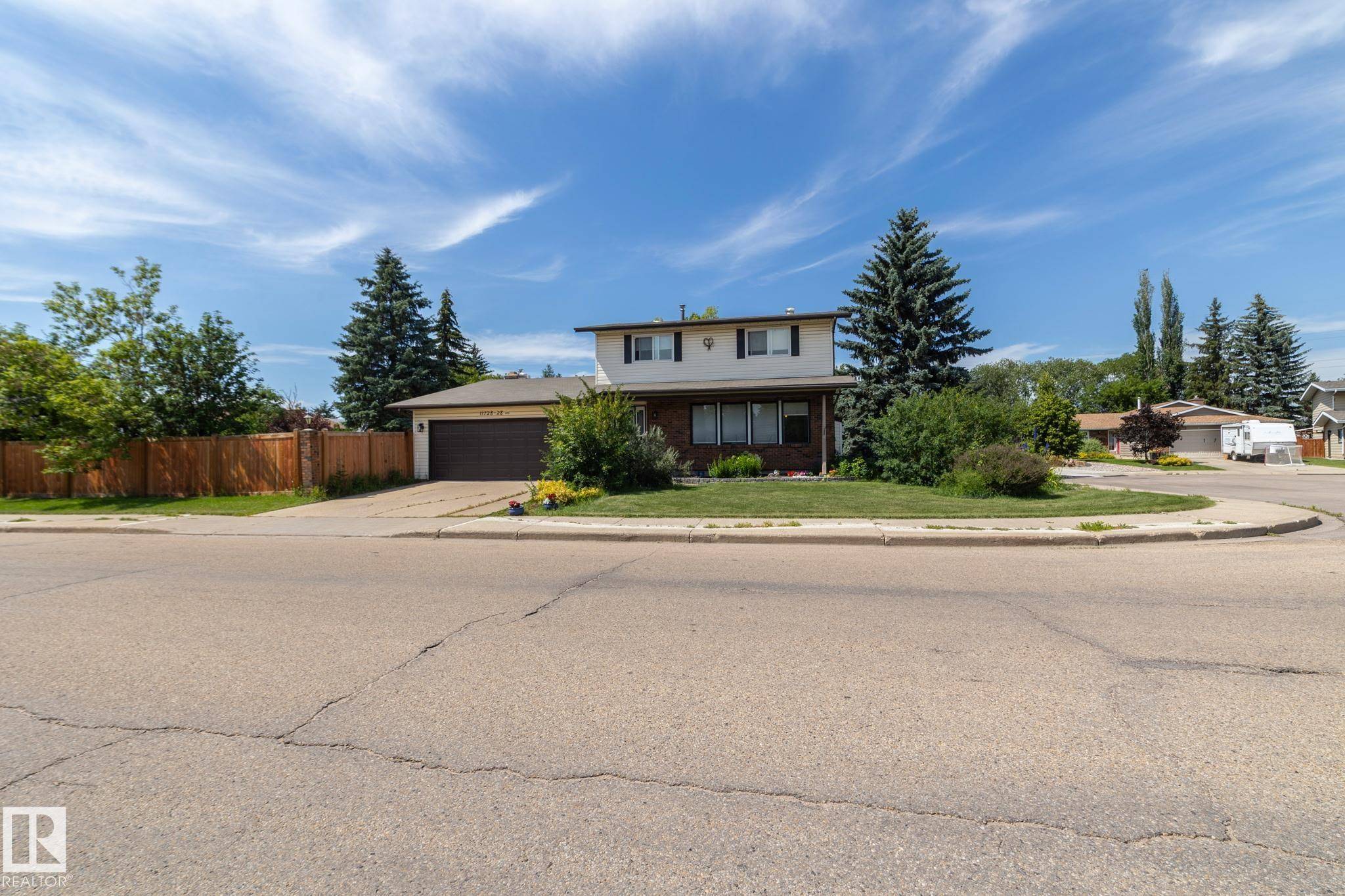 11728 28 AV NW, Edmonton, AB T6J 3P2